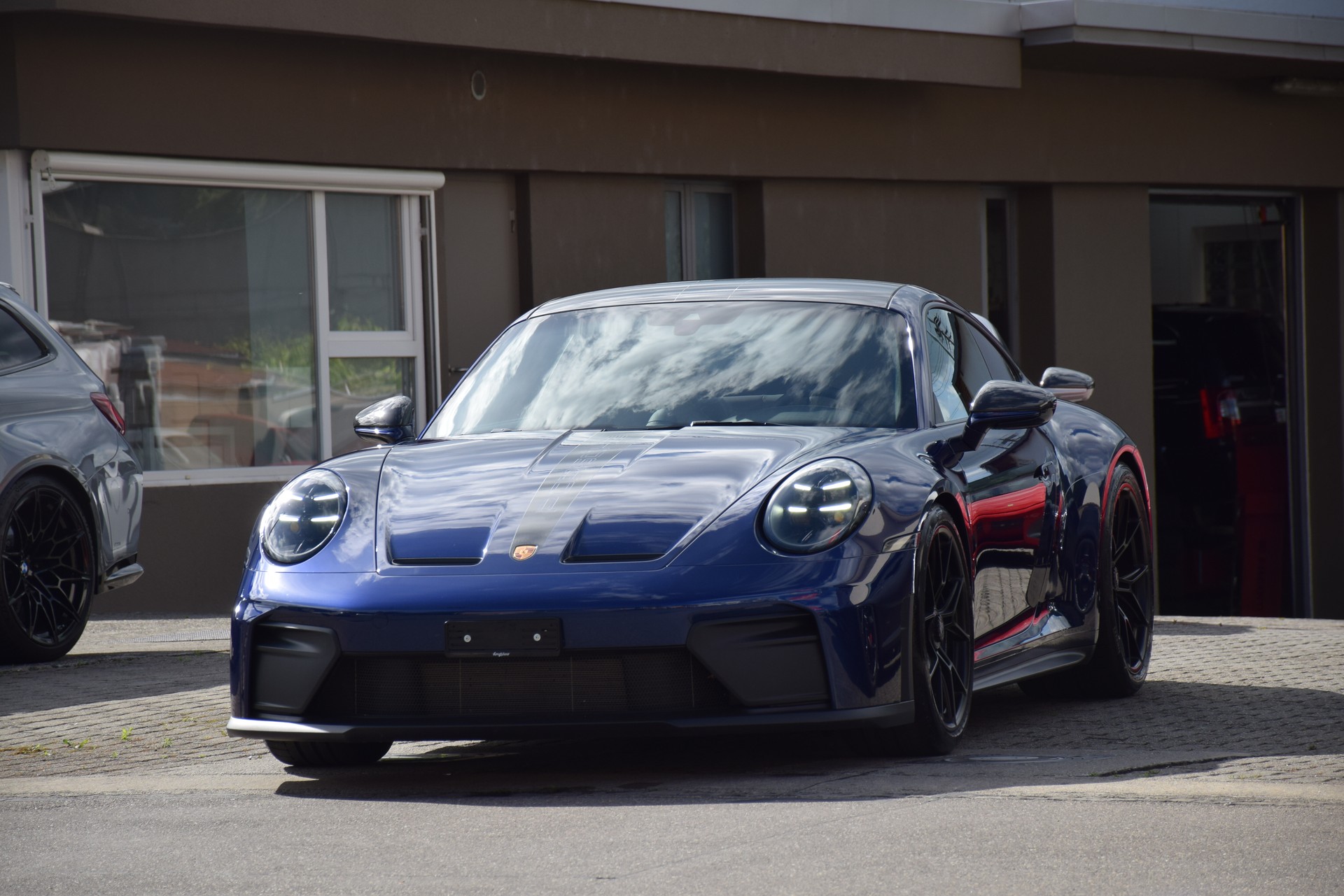 PORSCHE 911 GT3 Touring-image-1
