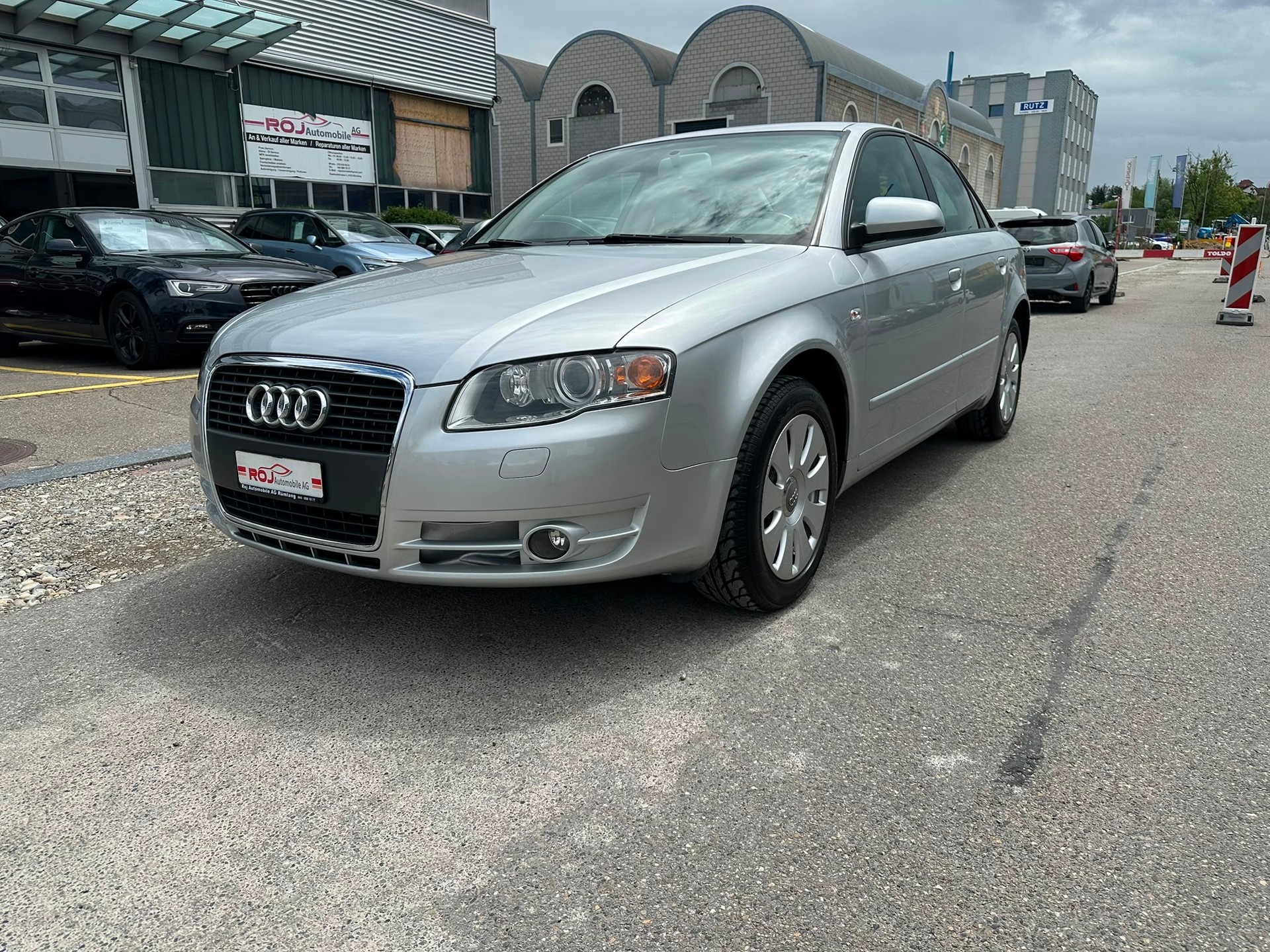 AUDI A4 Limousine 1.8 T-showroom-element-1