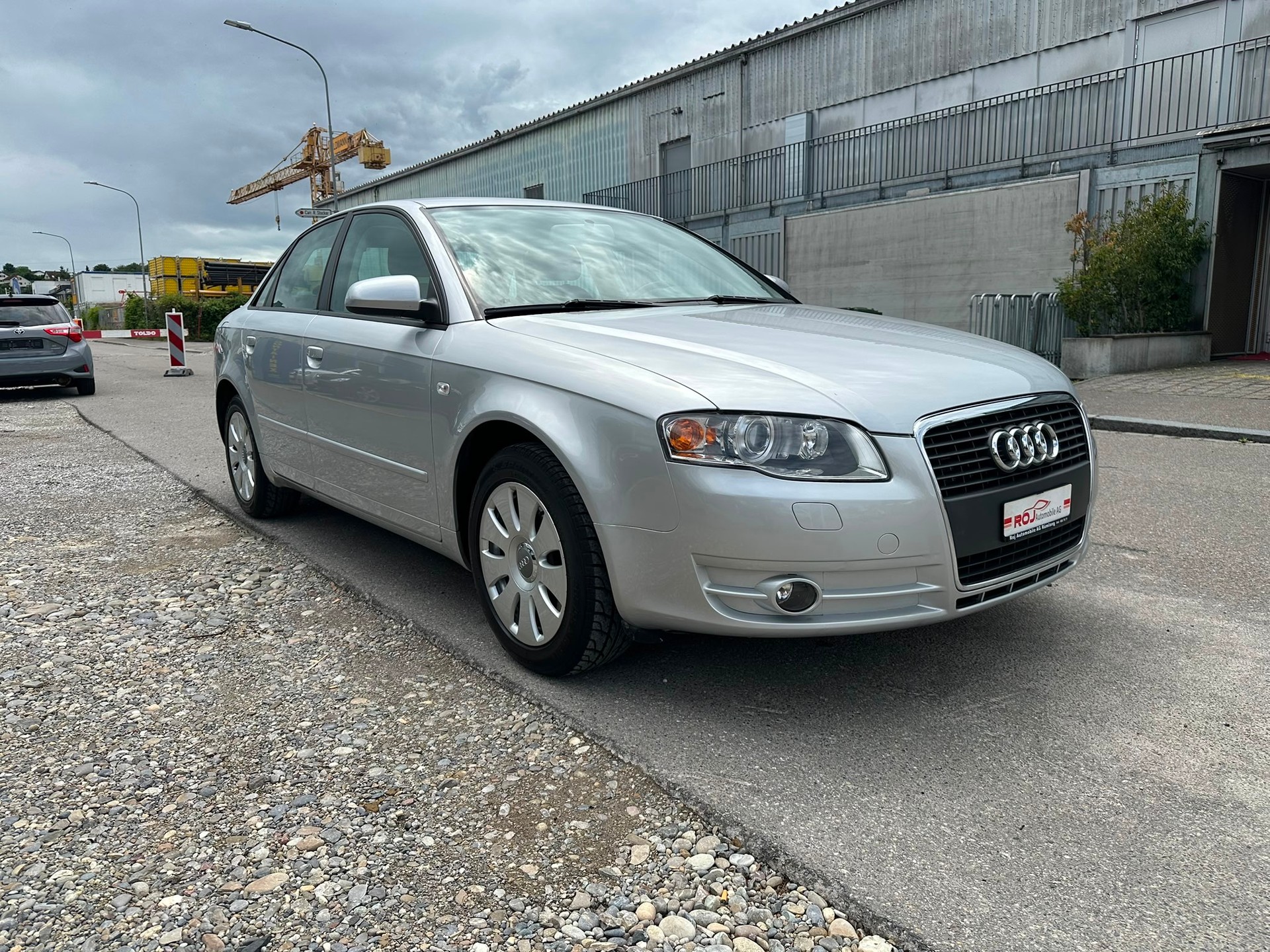 AUDI A4 Limousine 1.8 T-showroom-element-3