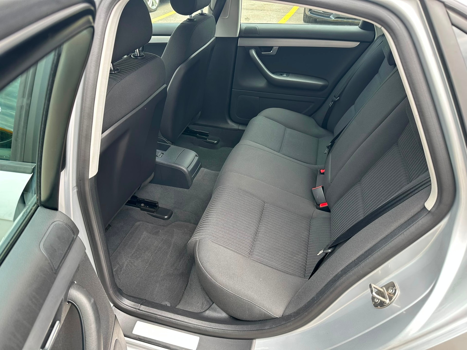 AUDI A4 Limousine 1.8 T-image-9
