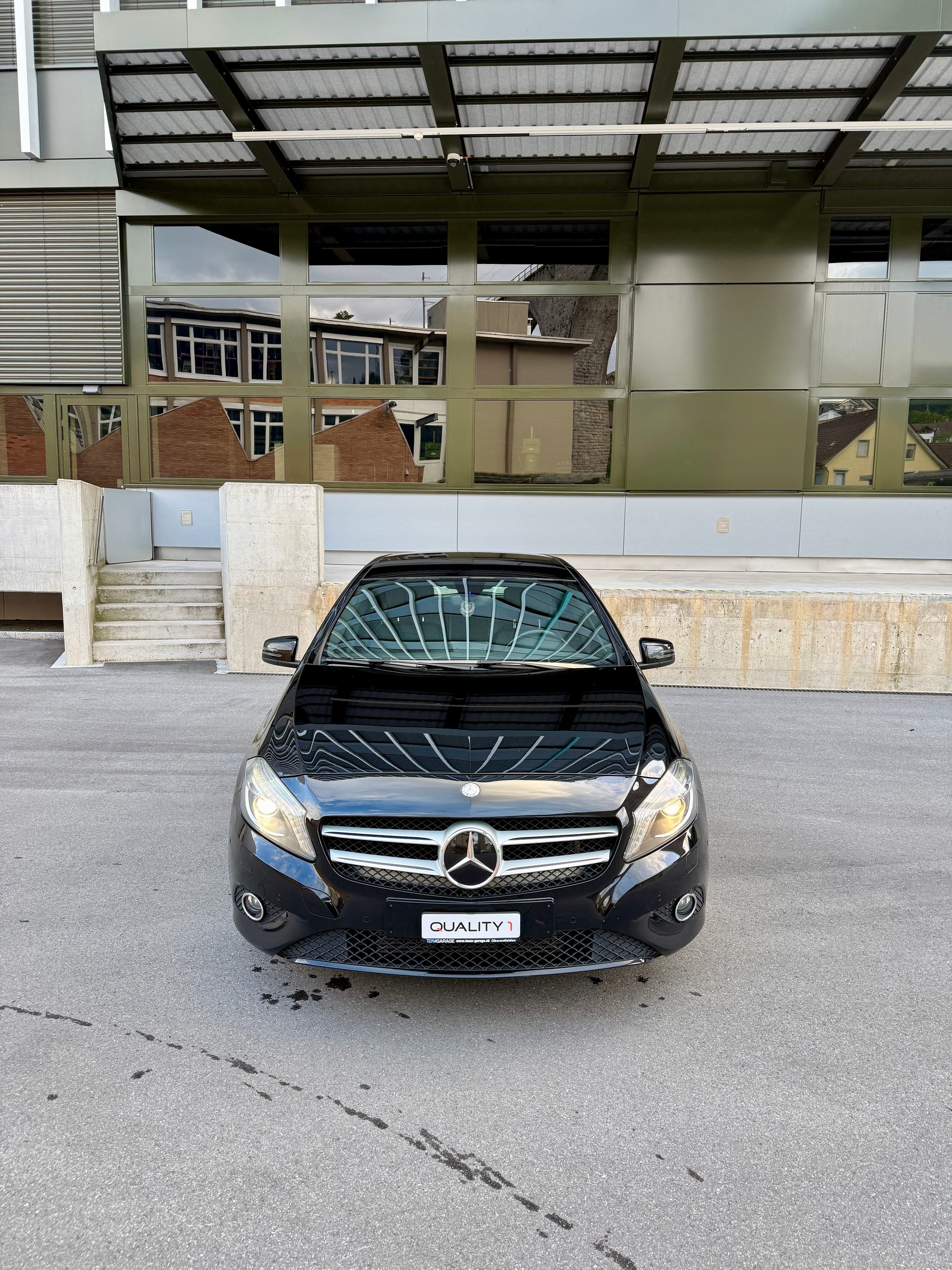 MERCEDES-BENZ A 180 Urban 7G-DCT-image-1