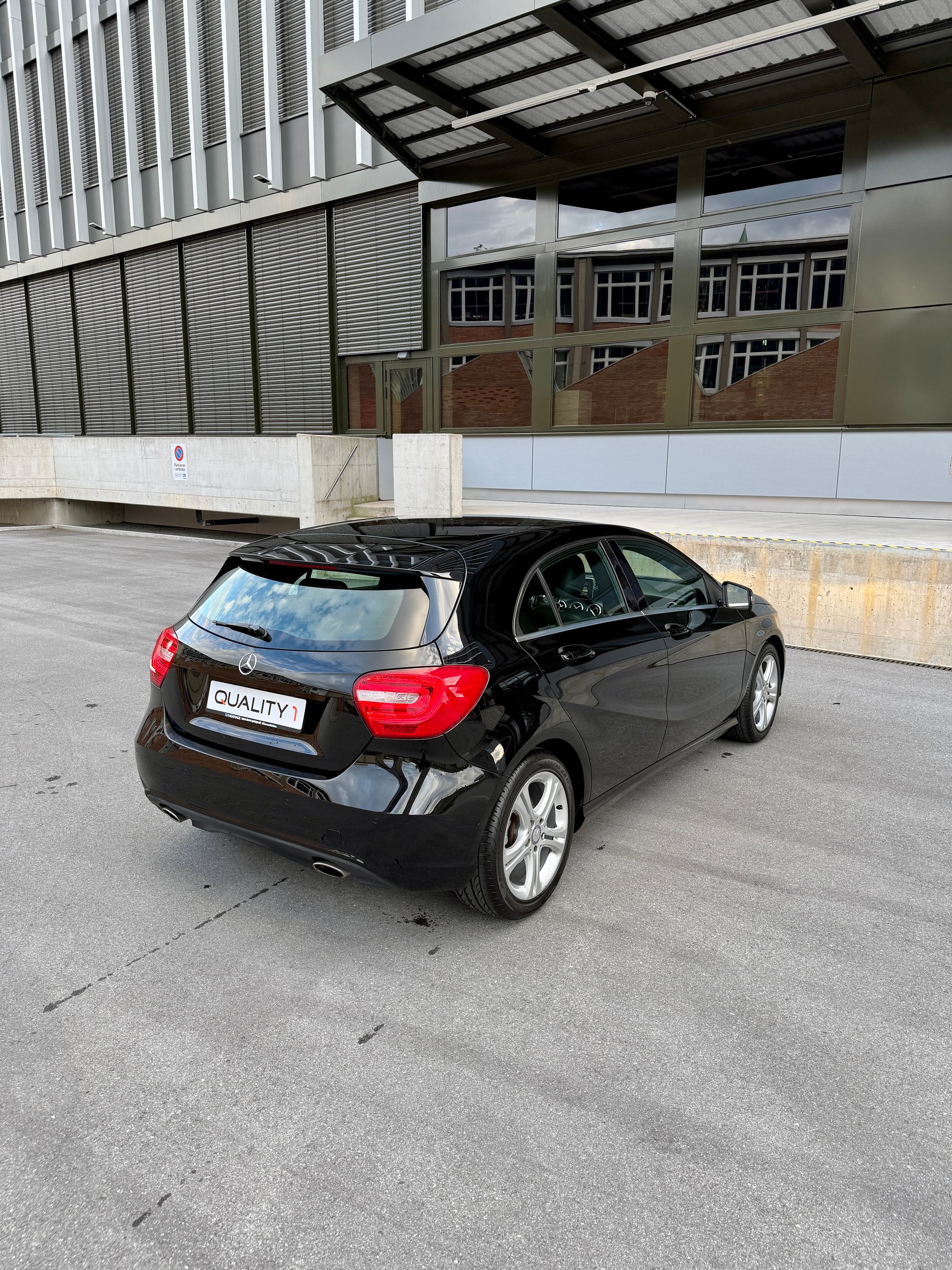 MERCEDES-BENZ A 180 Urban 7G-DCT-image-4