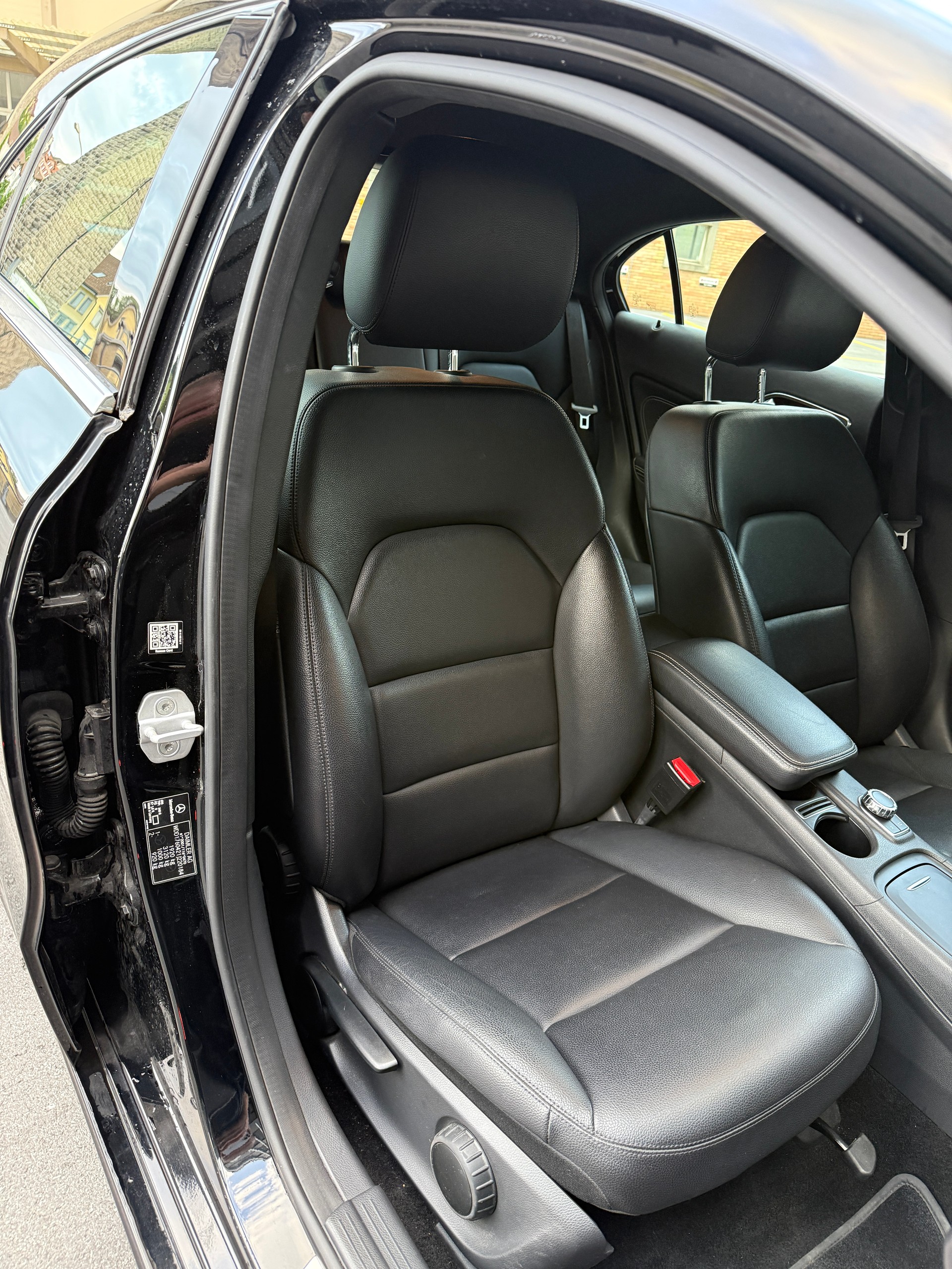 MERCEDES-BENZ A 180 Urban 7G-DCT-image-9