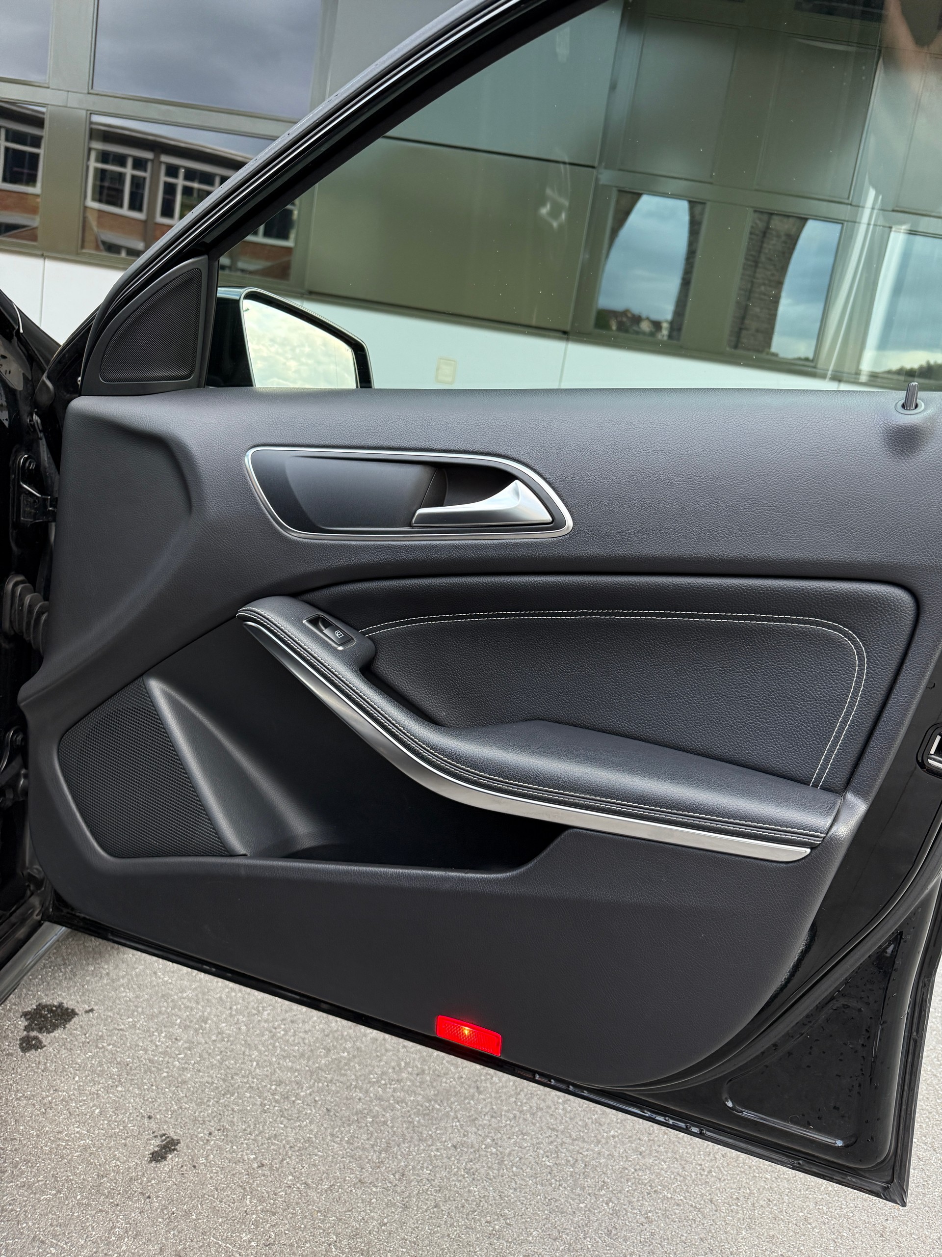 MERCEDES-BENZ A 180 Urban 7G-DCT-image-14