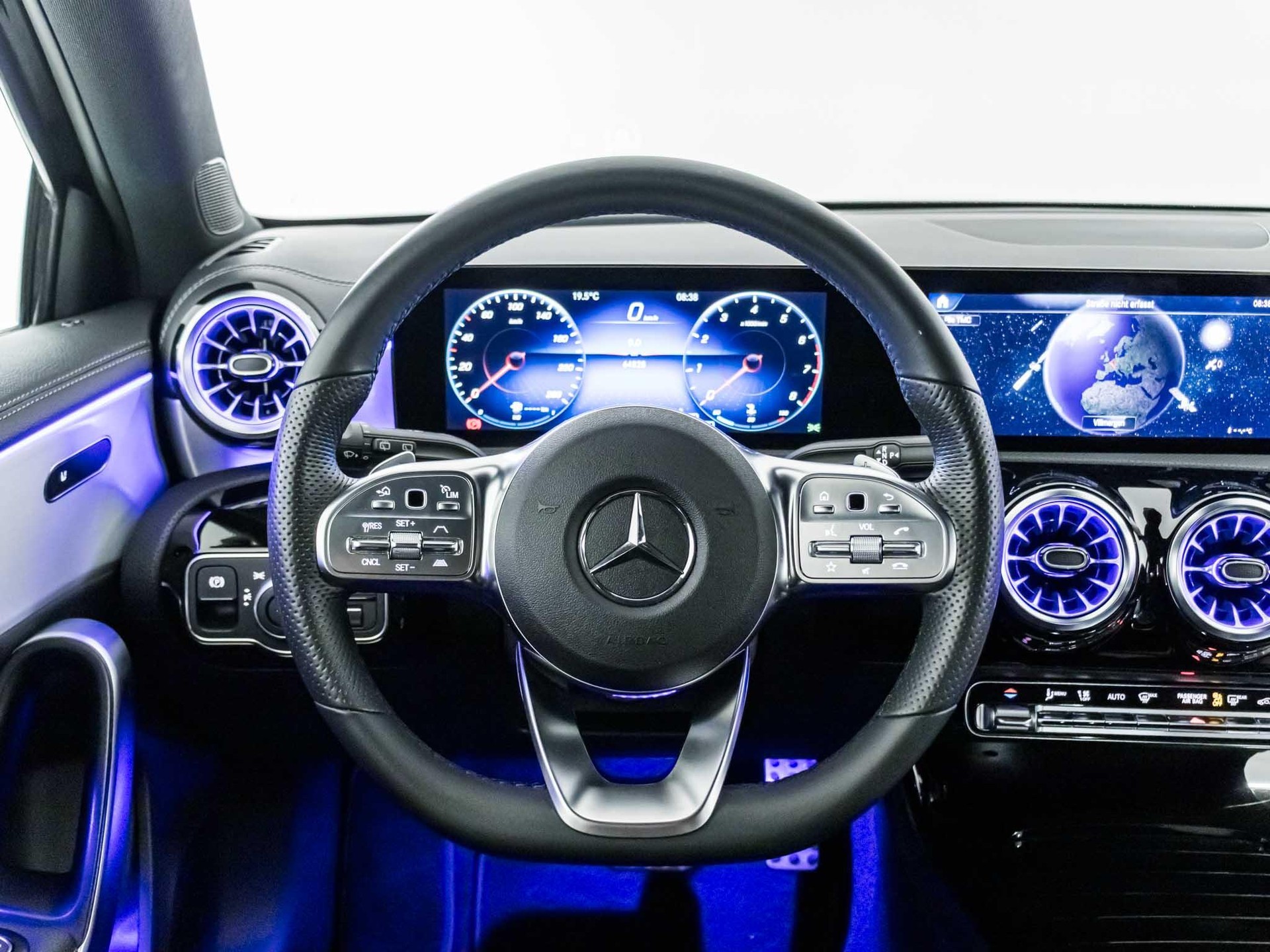 MERCEDES-BENZ A 200 4MATIC-image-9