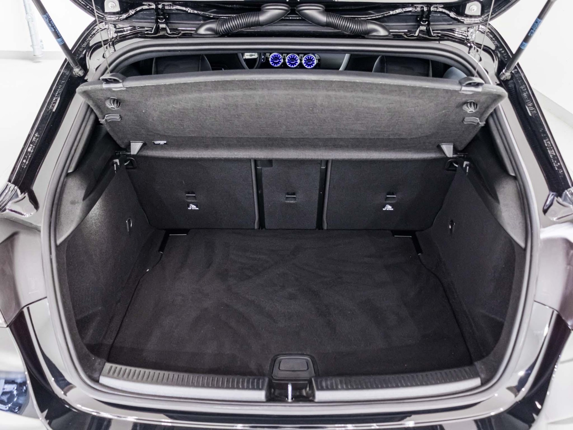 MERCEDES-BENZ A 200 4MATIC-image-11