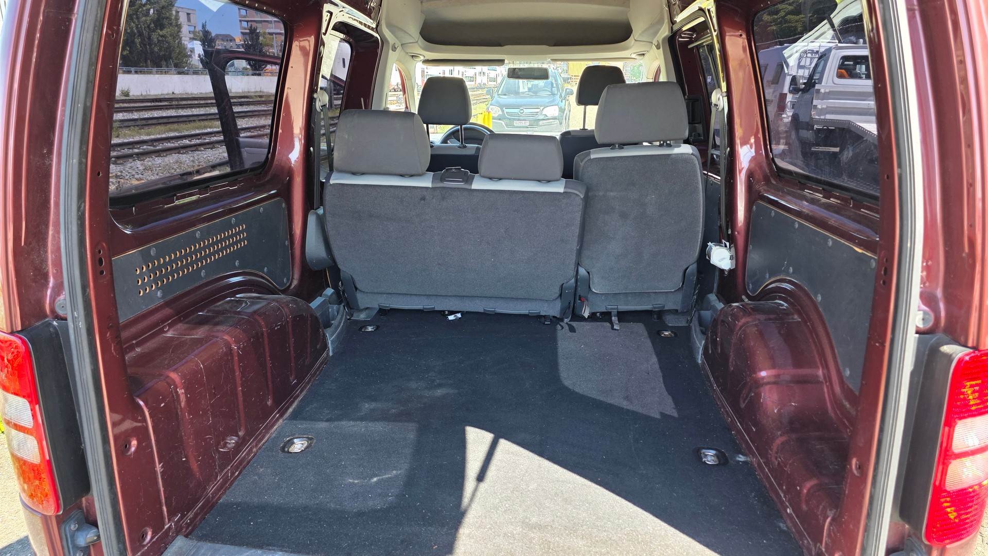 VW Caddy Maxi 1.6 TDI-image-10