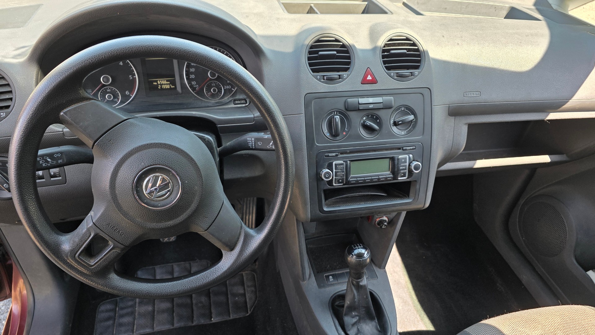 VW Caddy Maxi 1.6 TDI-image-8