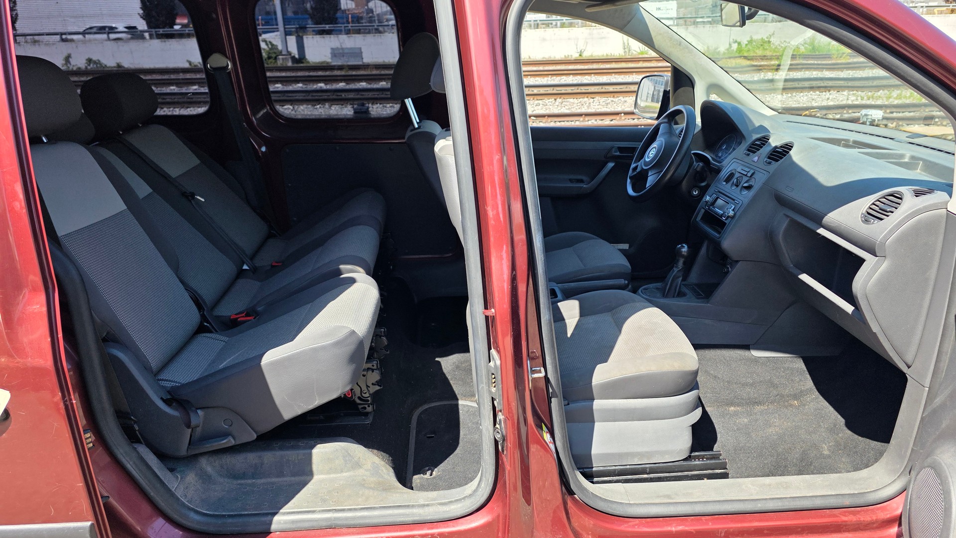 VW Caddy Maxi 1.6 TDI-image-9