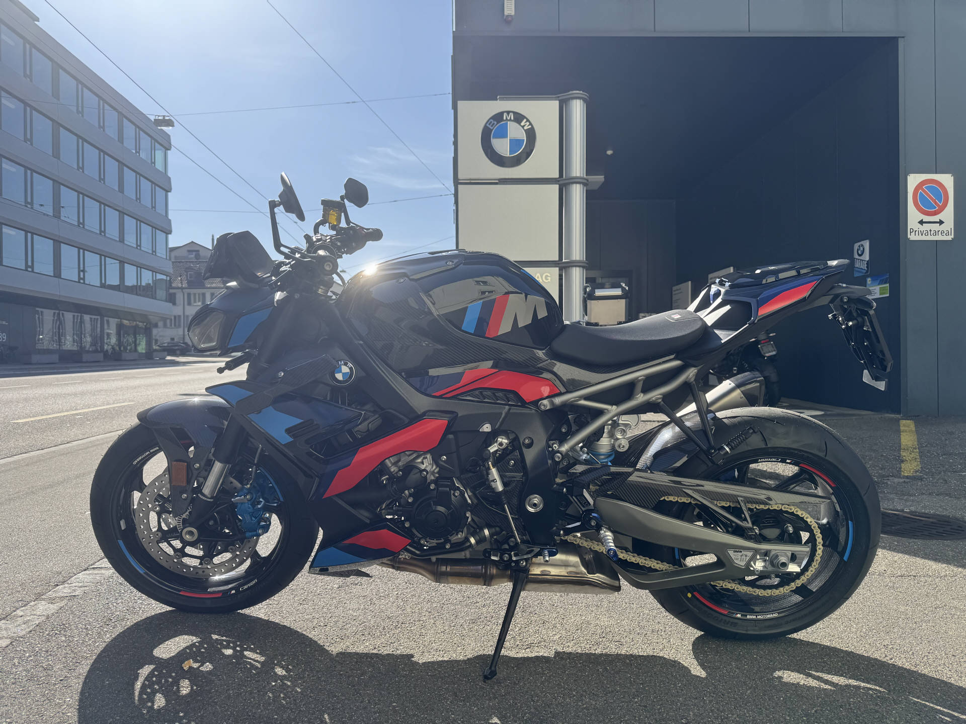 BMW M 1000 R-image-1