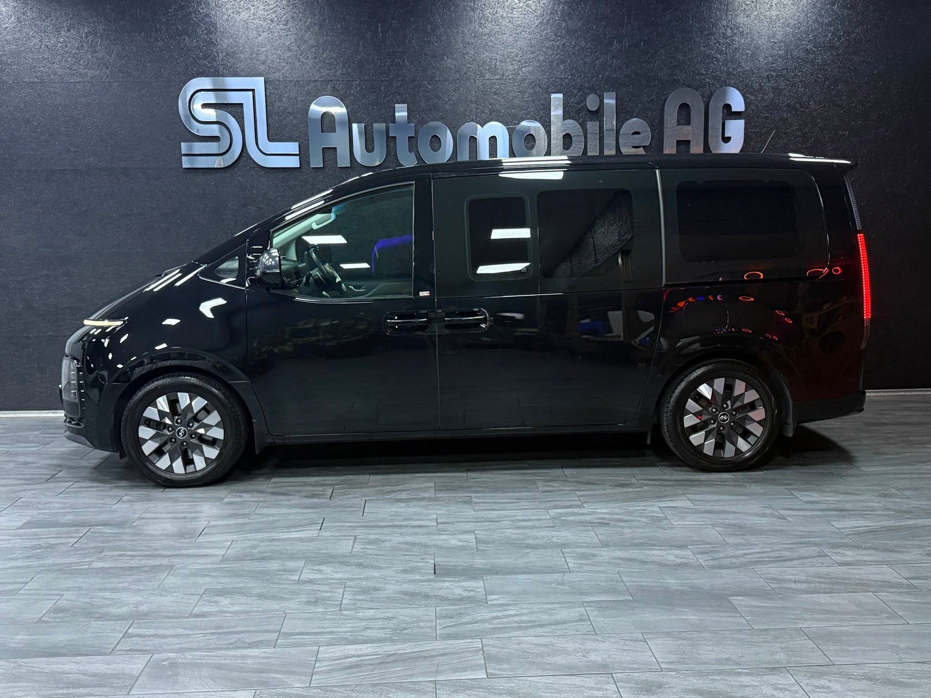 HYUNDAI "BUSINESS" STARIA "PREMIUM" 2.2 CRDi VERTEX 4WD AUTOMAT. CH WAGEN. VOLL OPTIONEN. MOD.05.2023 !!-image-15