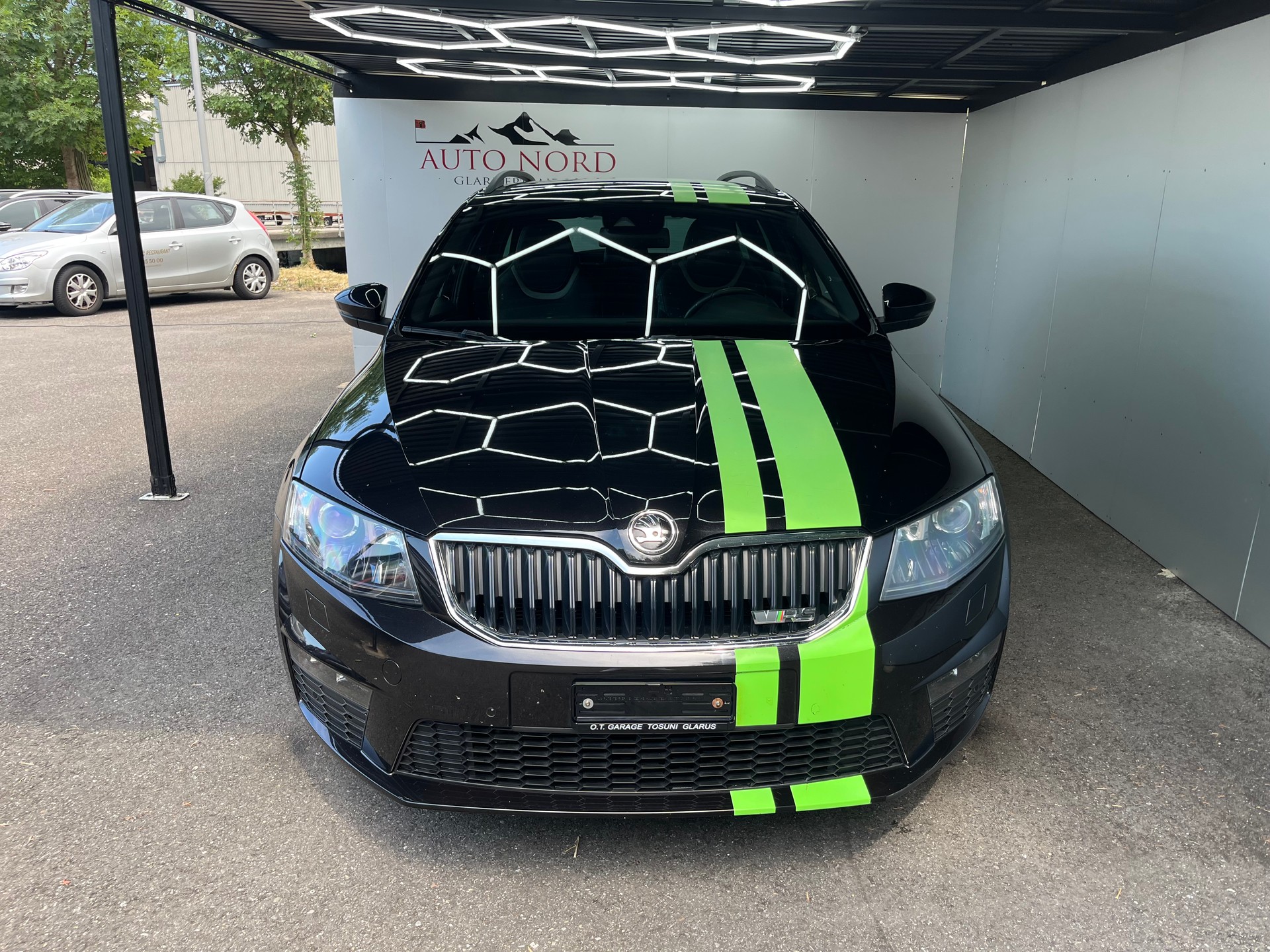 SKODA Octavia Combi 2.0 TSI RS-showroom-element-1