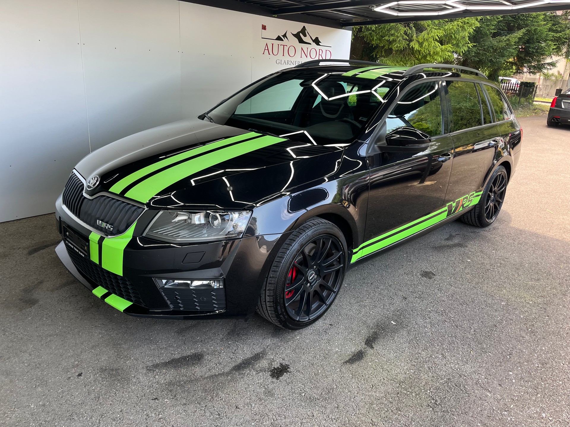 SKODA Octavia Combi 2.0 TSI RS-showroom-element-2