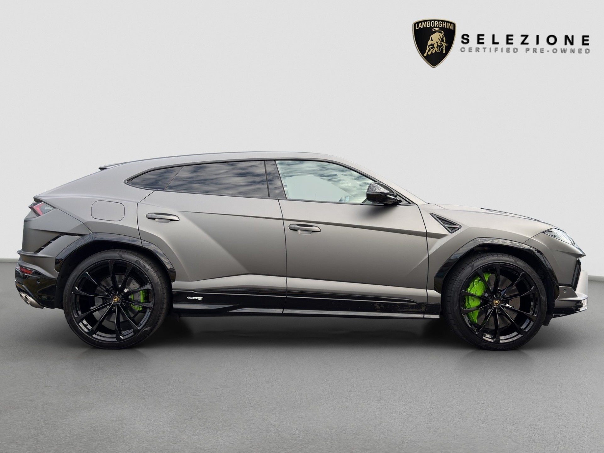 LAMBORGHINI Urus S E-Gear-showroom-element-1