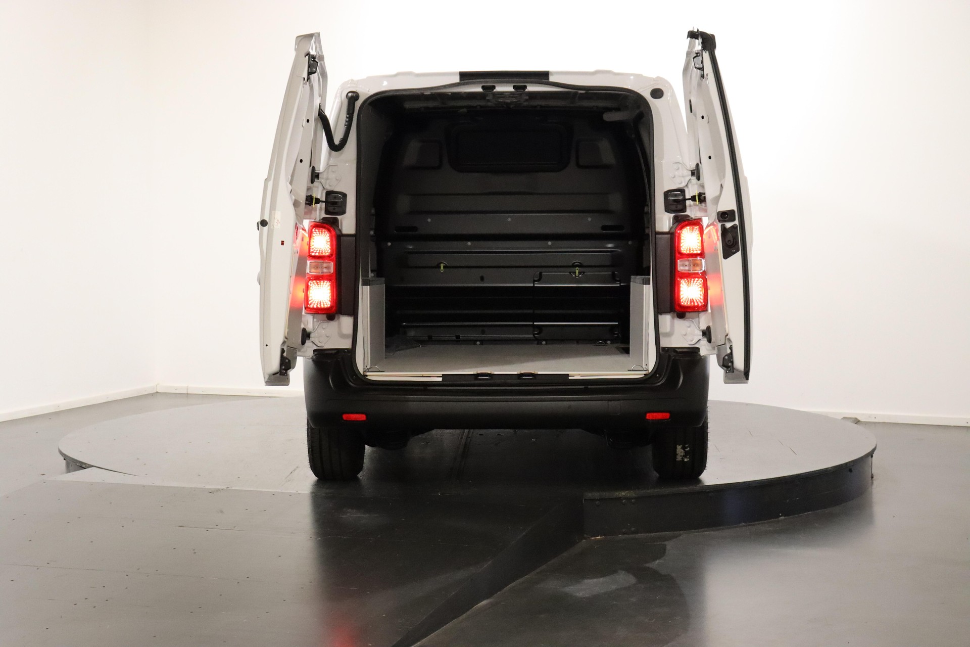 CITROEN e-Jumpy Kaw. M 50 kWh-image-4