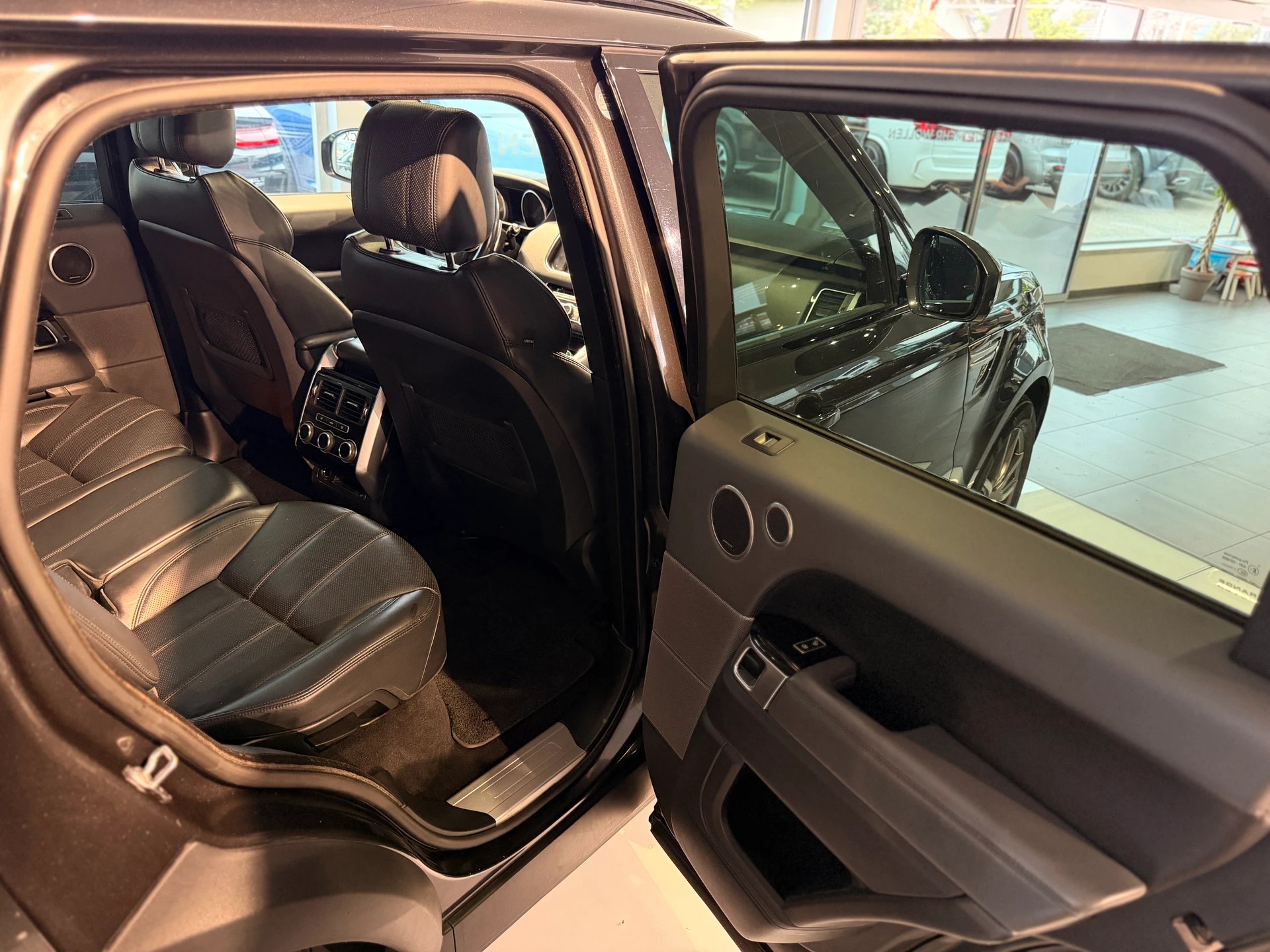 LAND ROVER Range Rover Sport 3.0 SDV6 SE Automatic 7-Plätzer-image-17