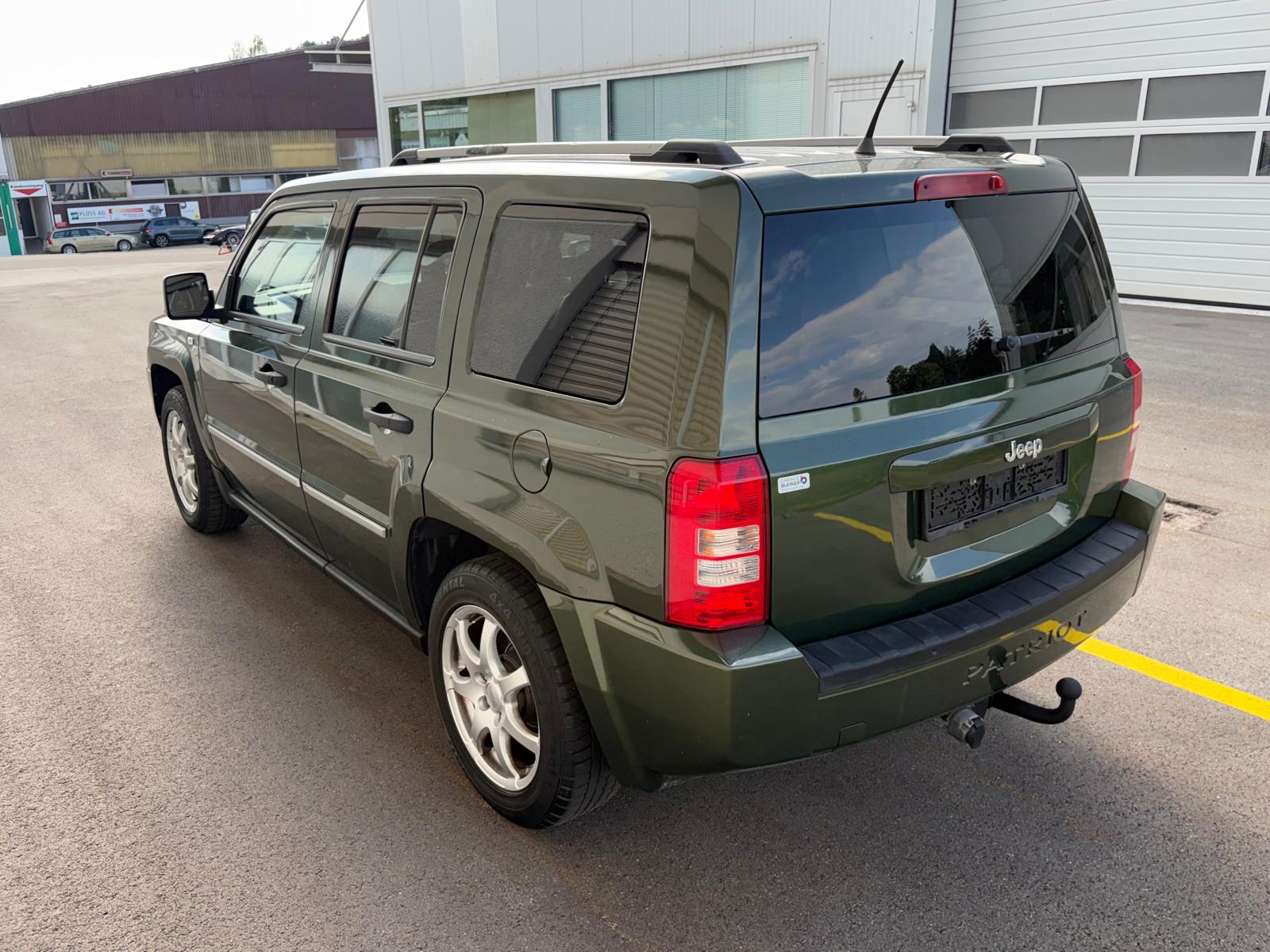 JEEP Patriot 2.4 Limited Leder AHK 8-Fach-image-4