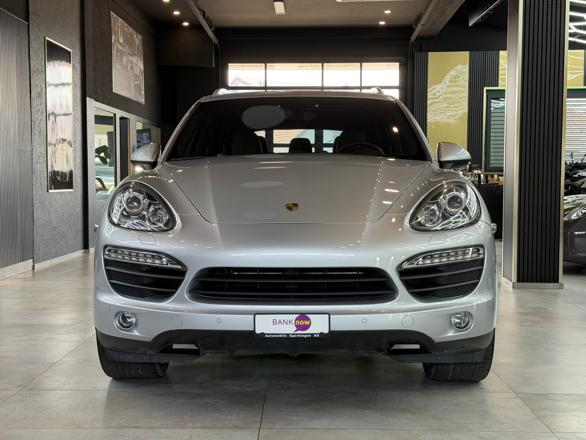 PORSCHE Cayenne S-showroom-element-1
