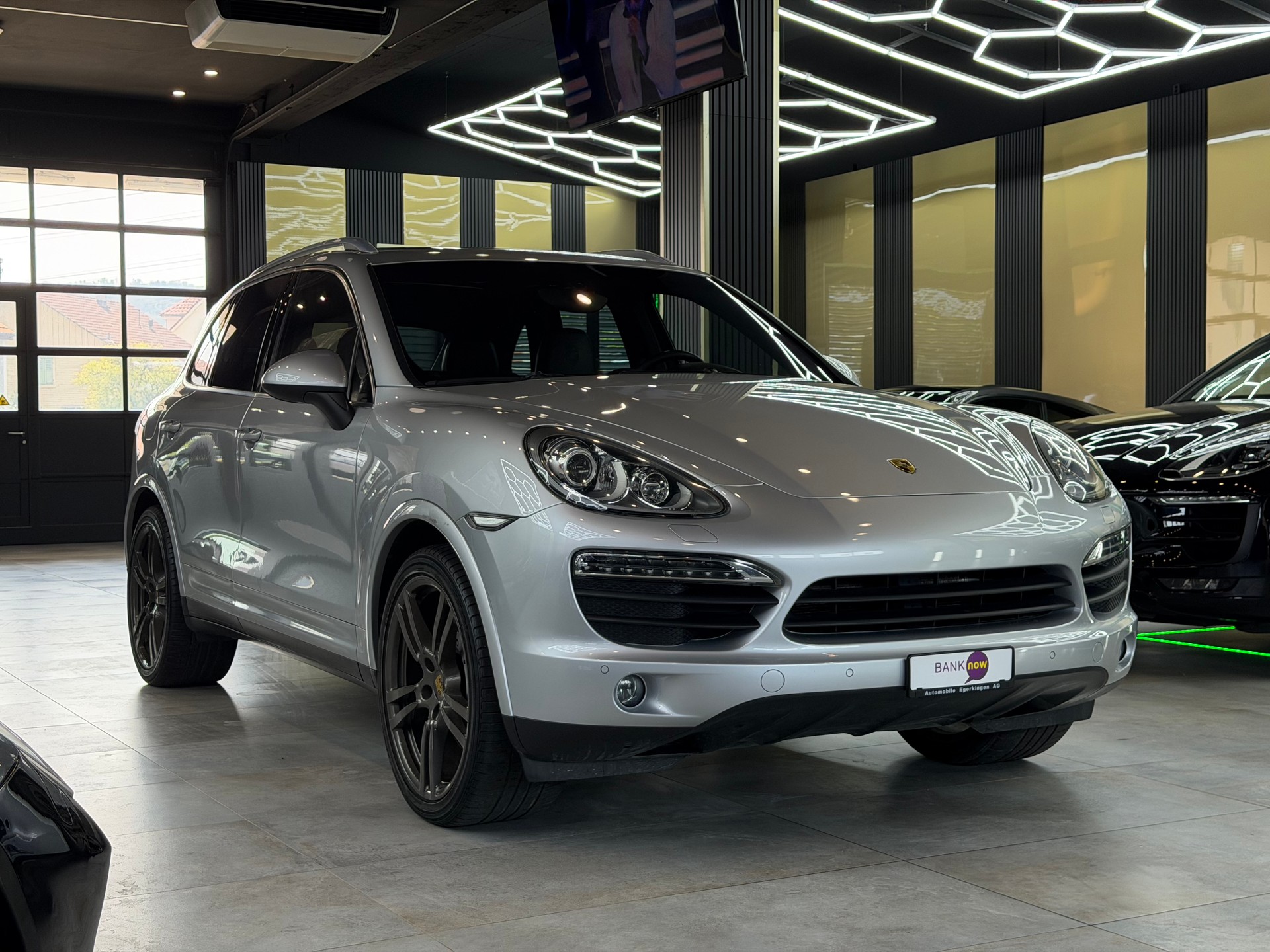 PORSCHE Cayenne S-showroom-element-2