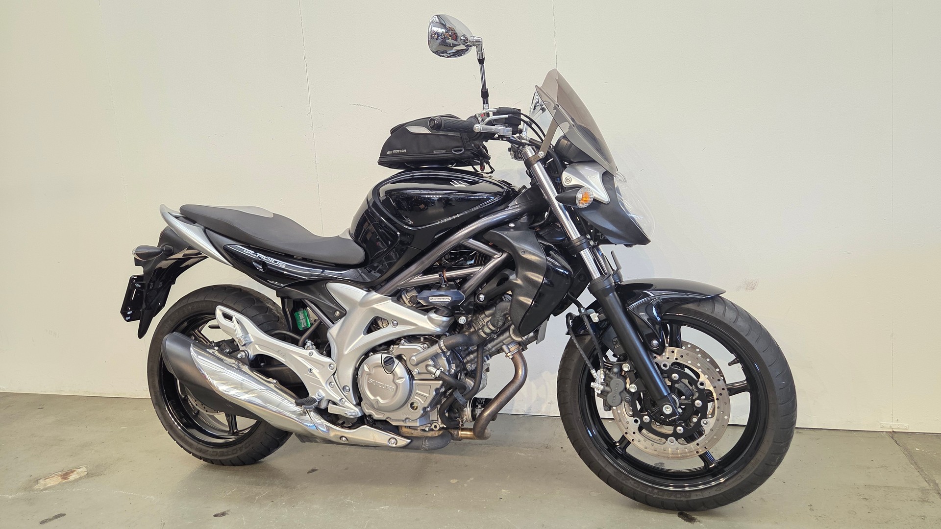 SUZUKI SFV 650 Gladius-showroom-element-2