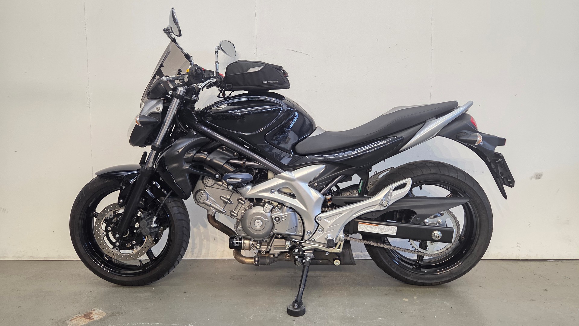 SUZUKI SFV 650 Gladius-showroom-element-1