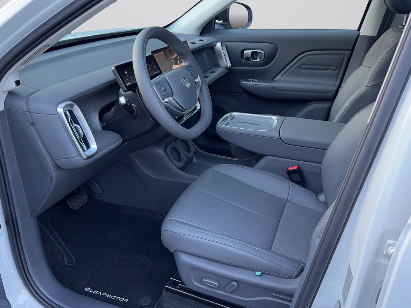 LEAPMOTOR B10 1.5 Hybrid EV-image-5