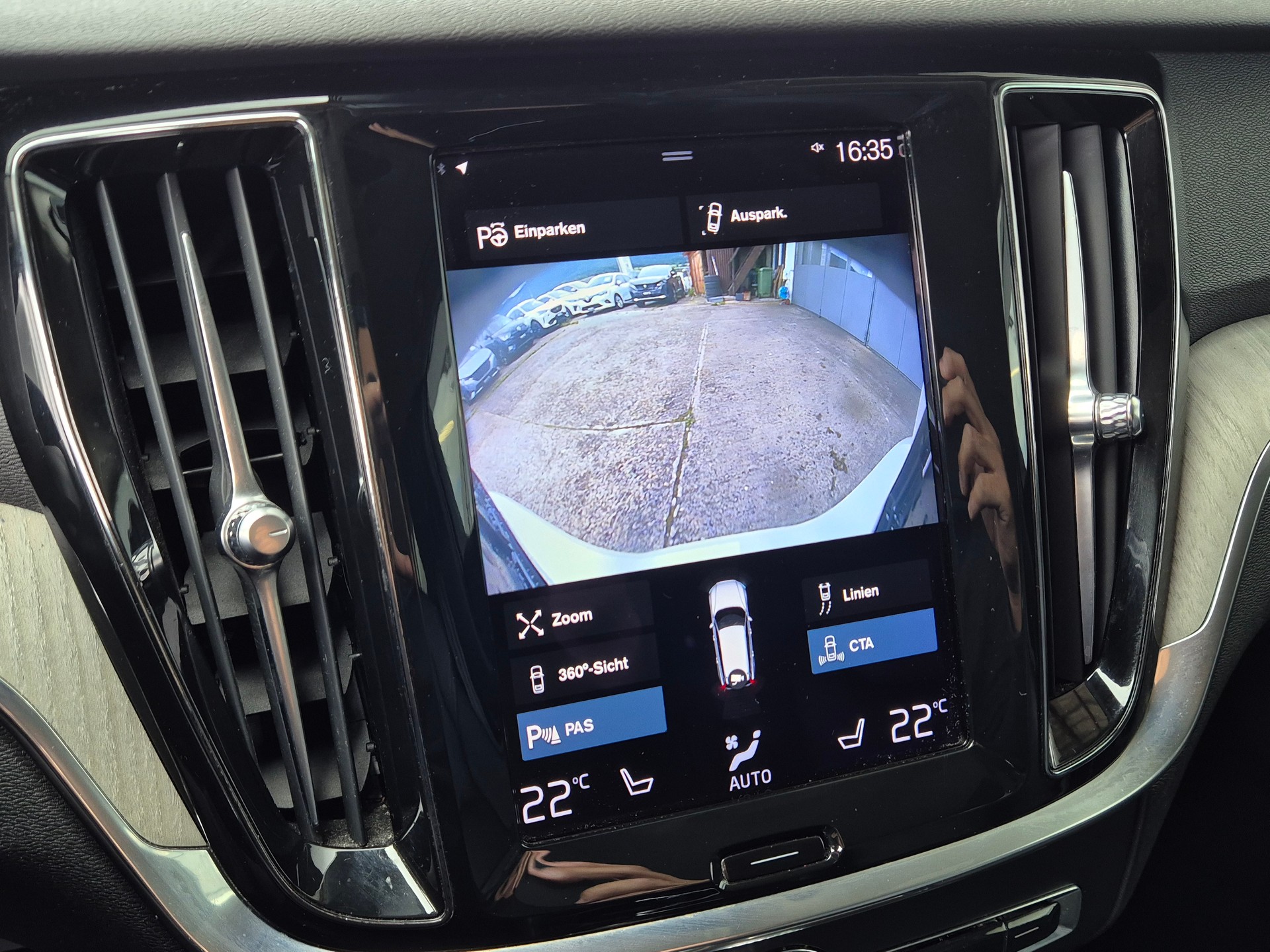 VOLVO V60 T6 eAWD Twin Engine Inscription Geartronic-image-17