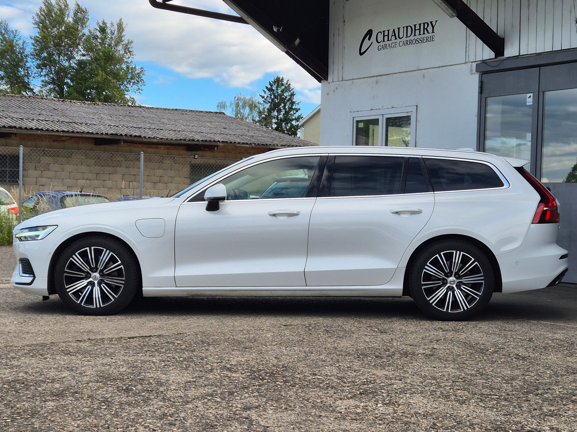 VOLVO V60 T6 eAWD Twin Engine Inscription Geartronic-image-9