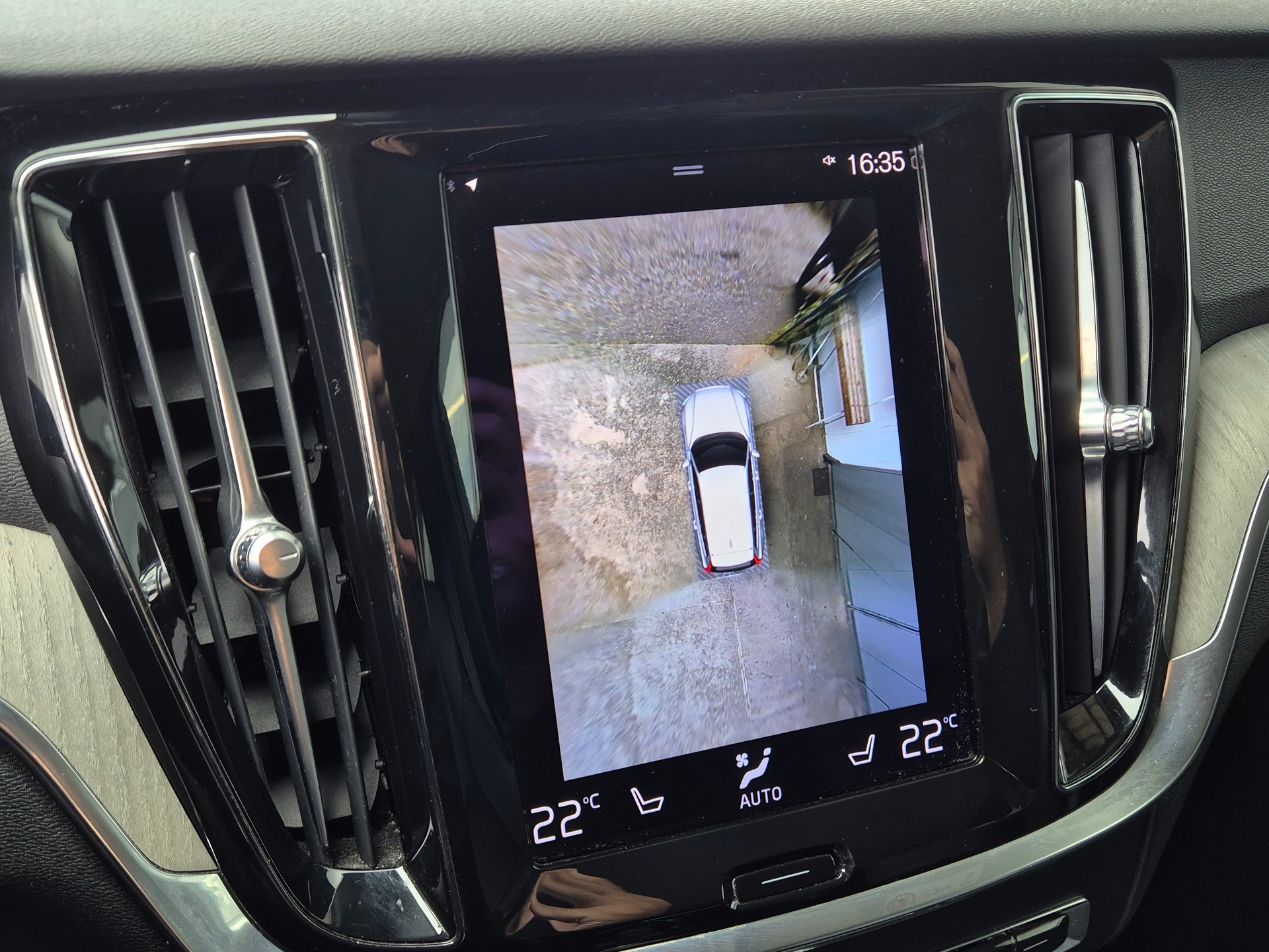 VOLVO V60 T6 eAWD Twin Engine Inscription Geartronic-image-16