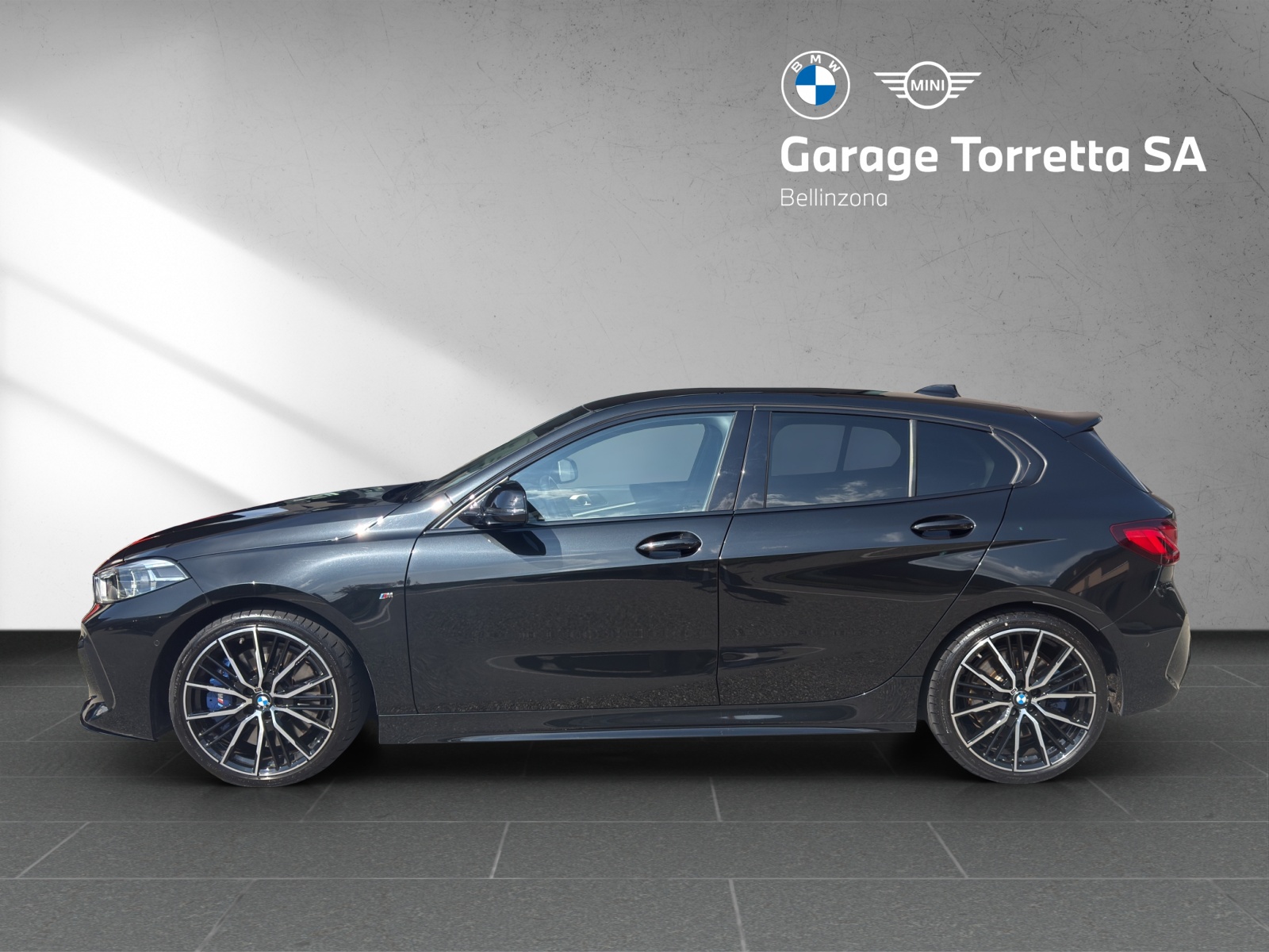 BMW M135i xDrive M Sport Pro Steptronic-showroom-element-1