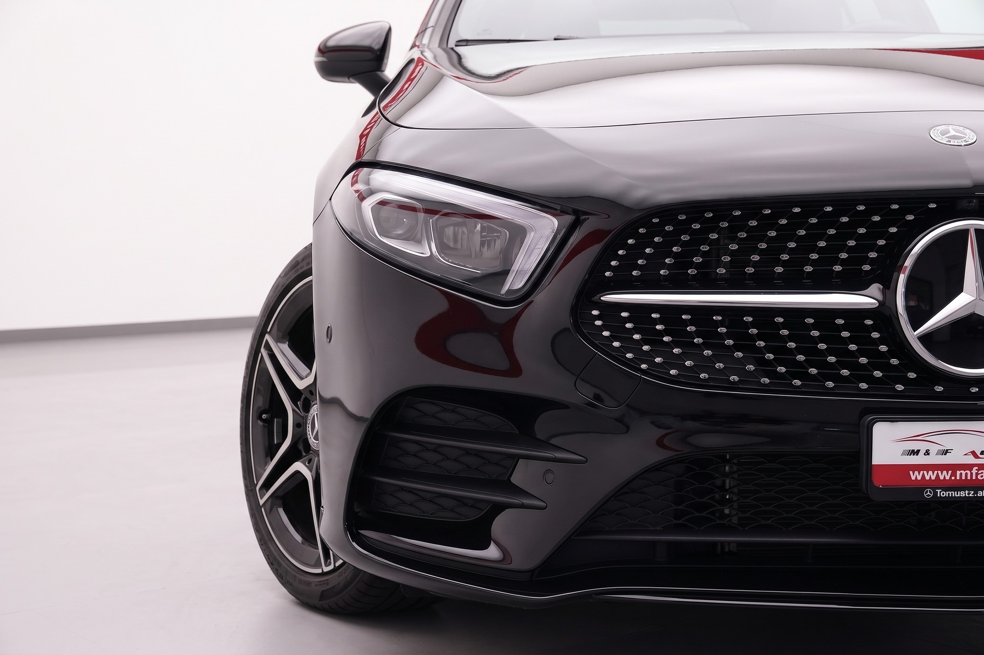 MERCEDES-BENZ A 180 Night Star AMG Line-image-6