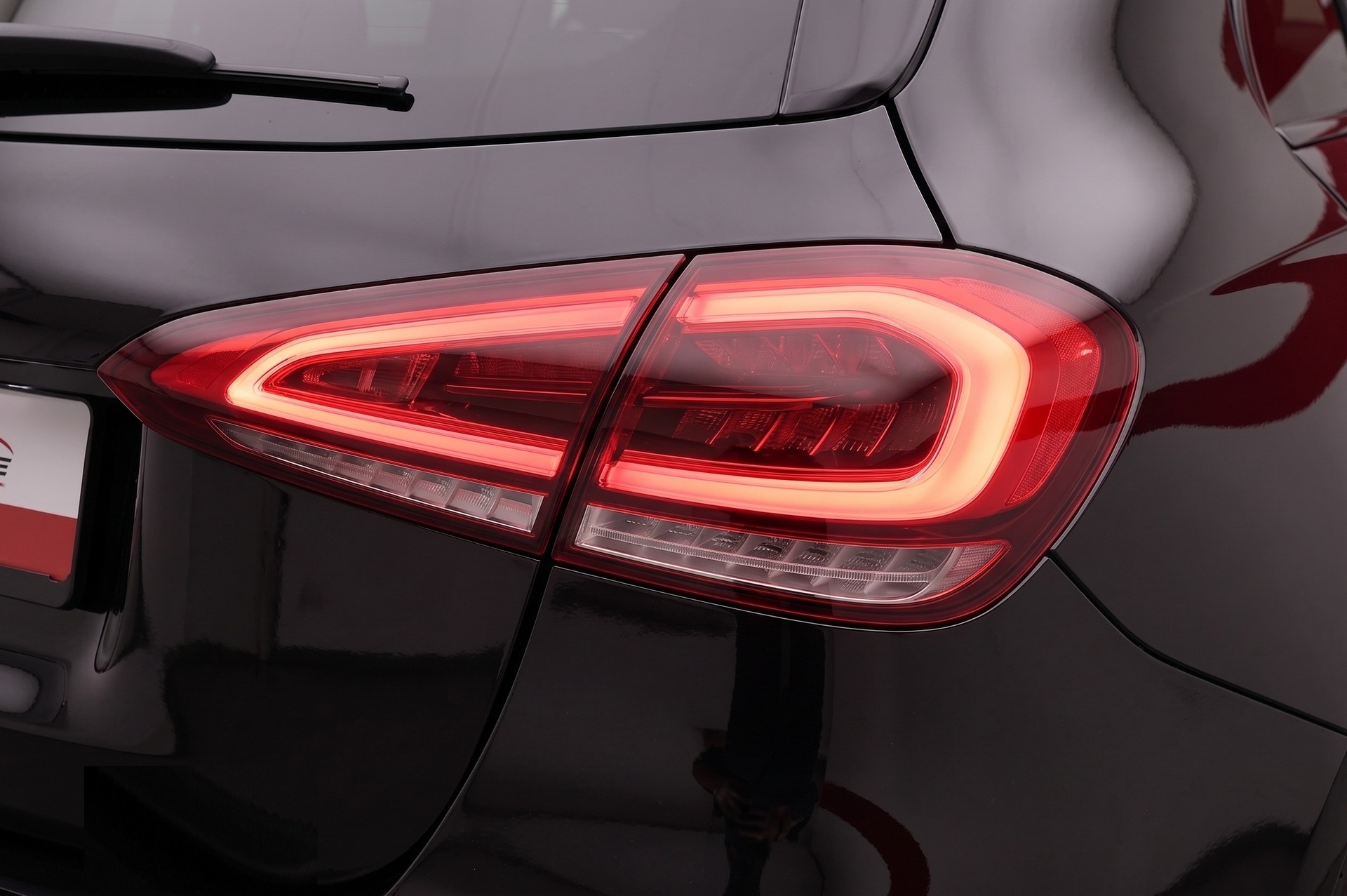 MERCEDES-BENZ A 180 Night Star AMG Line-image-8
