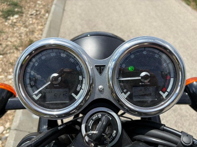 TRIUMPH Bonneville T120 Black-image-4