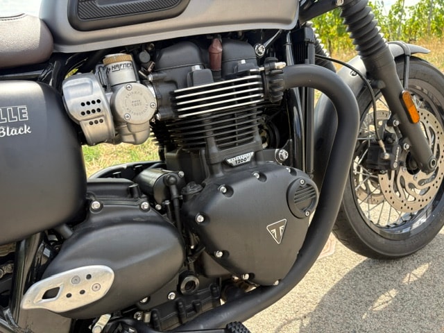 TRIUMPH Bonneville T120 Black-image-6