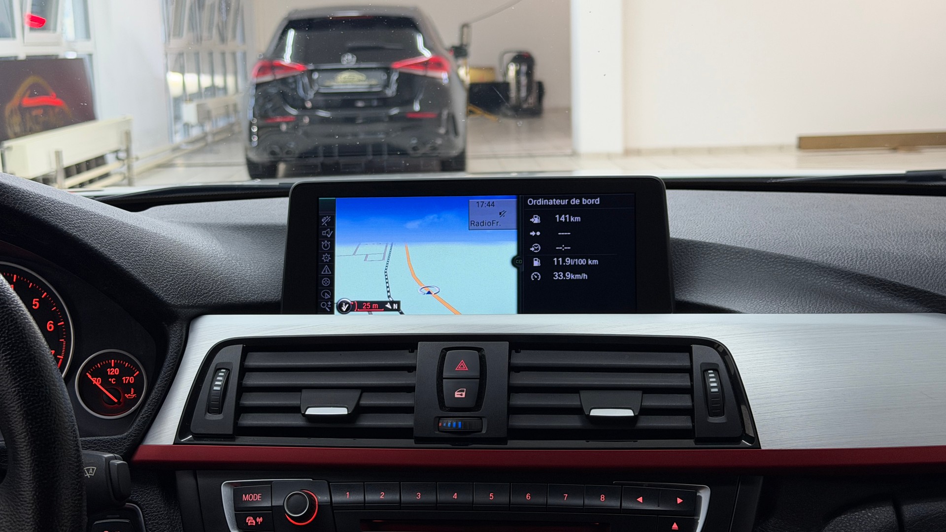 BMW 335i xDrive Sport Line-image-9