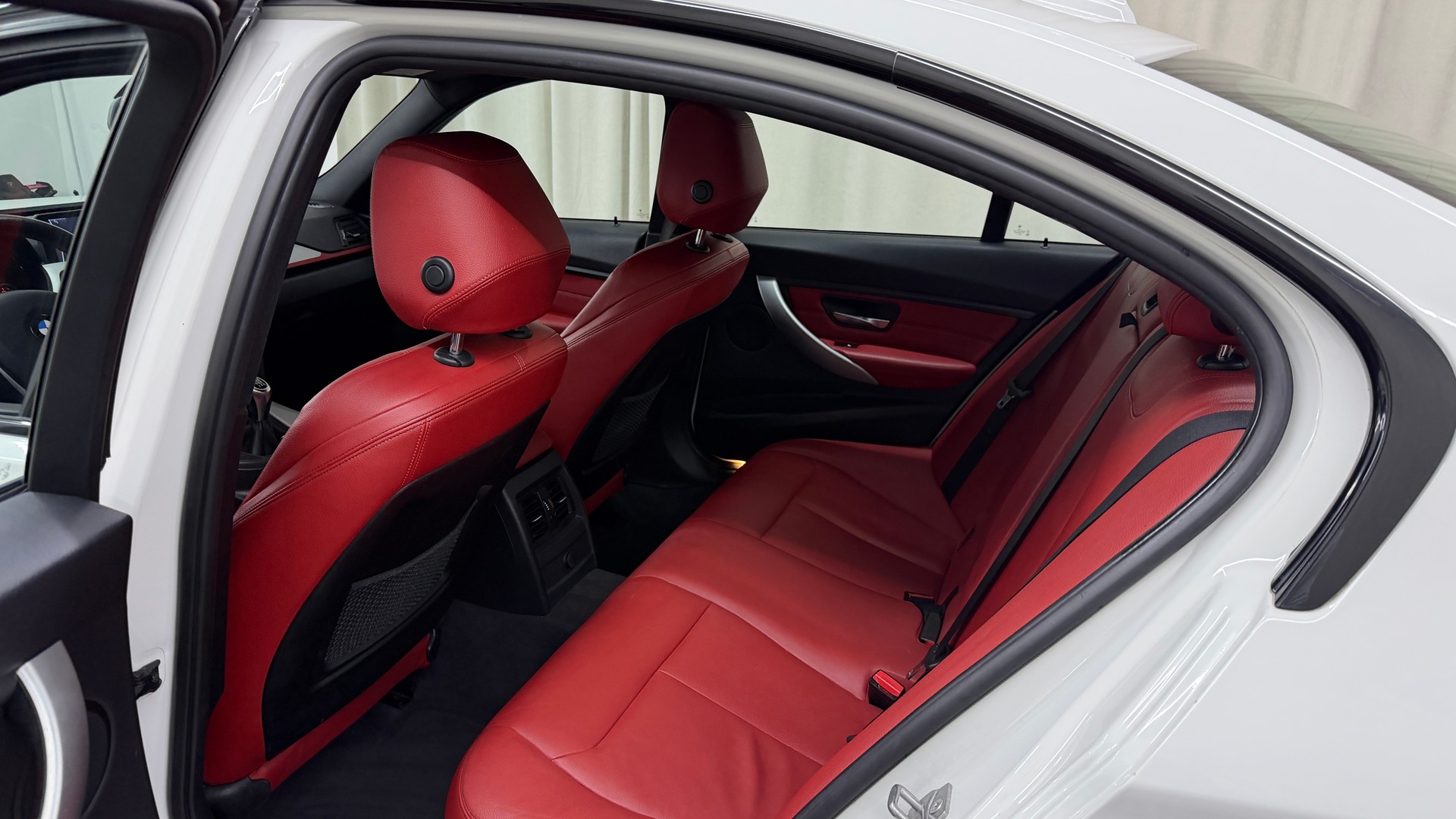 BMW 335i xDrive Sport Line-image-11