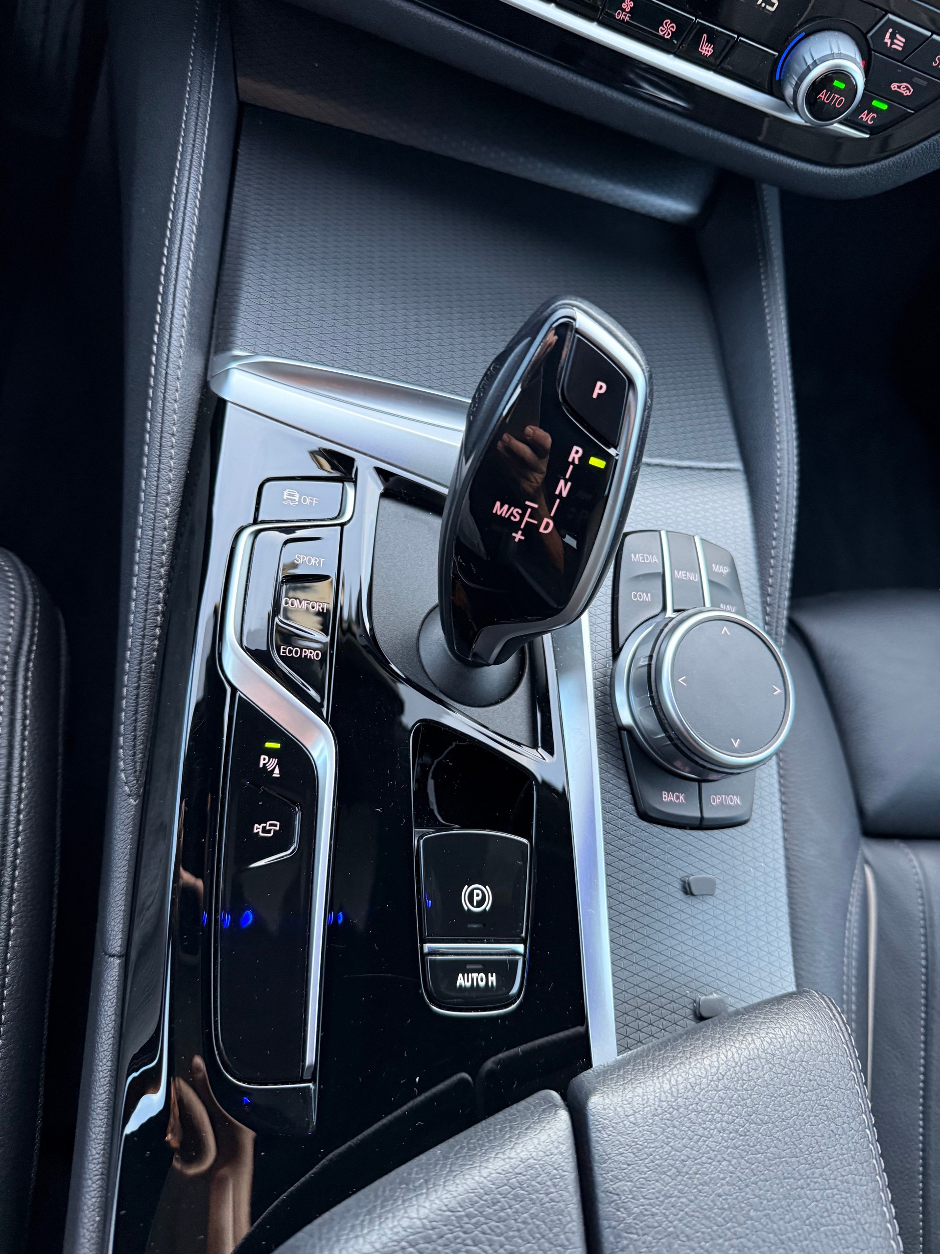 BMW 530i xDrive SAG Touring-image-23