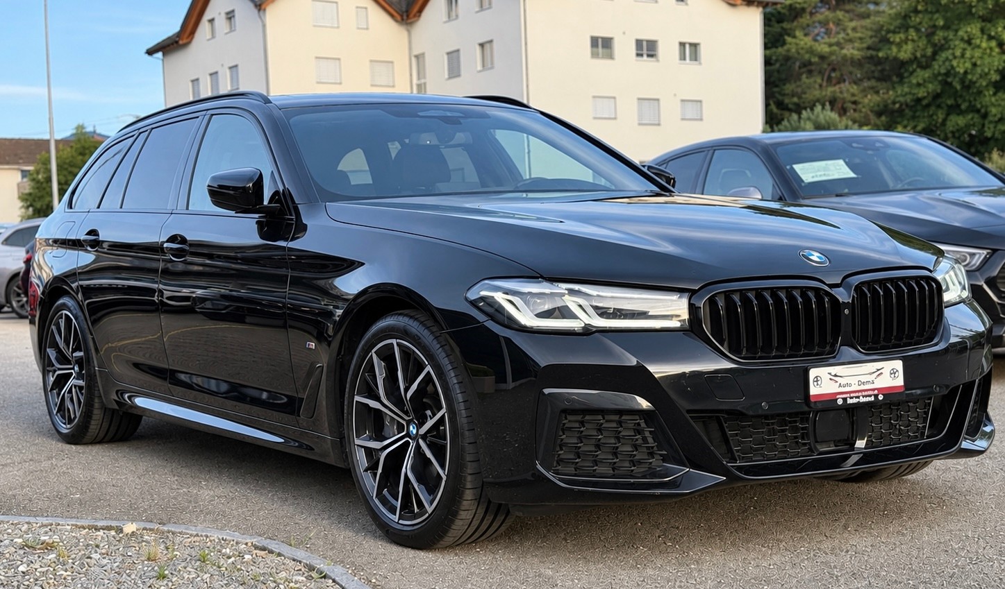 BMW 530i xDrive SAG Touring-showroom-element-2