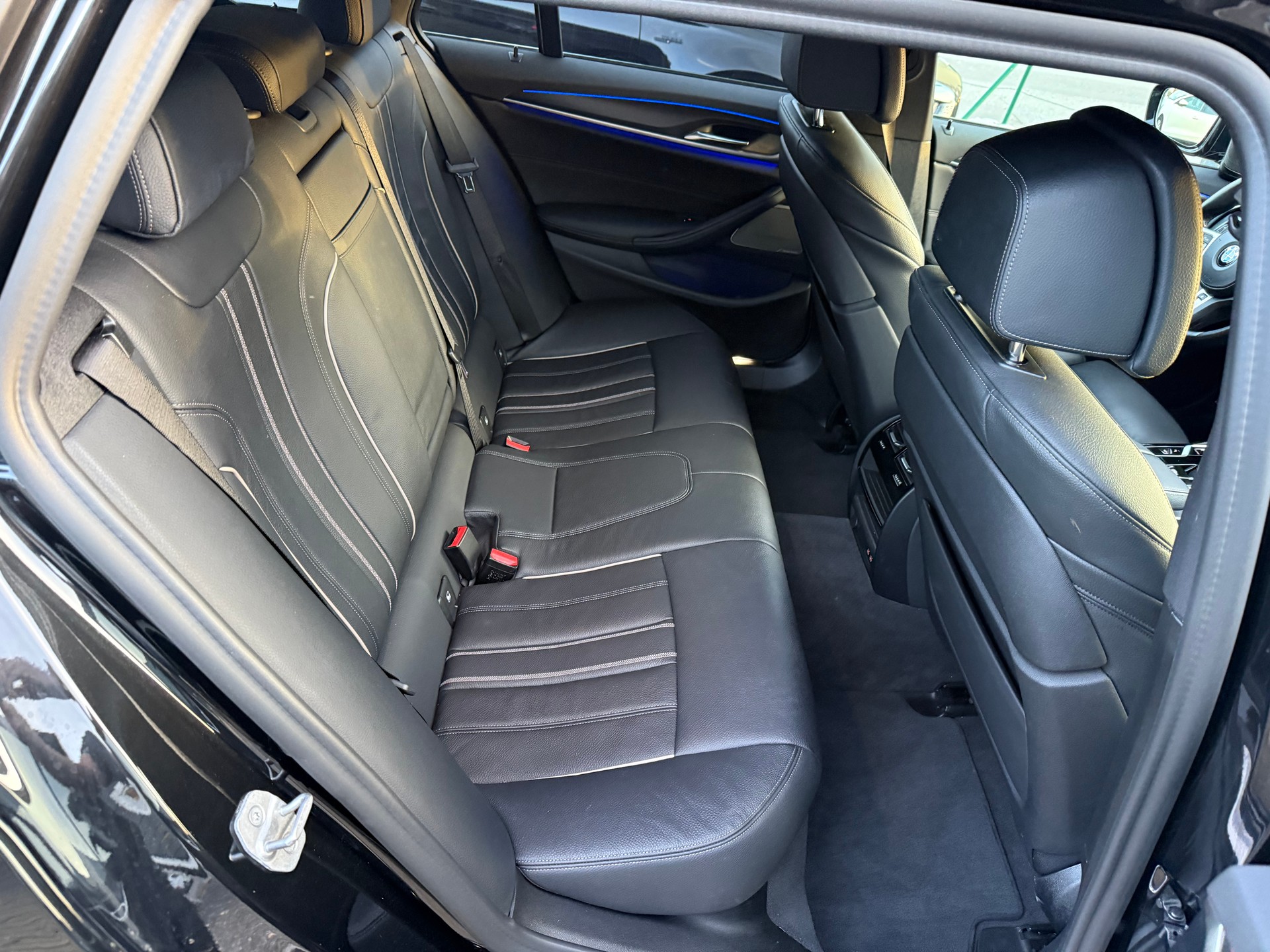 BMW 530i xDrive SAG Touring-image-13