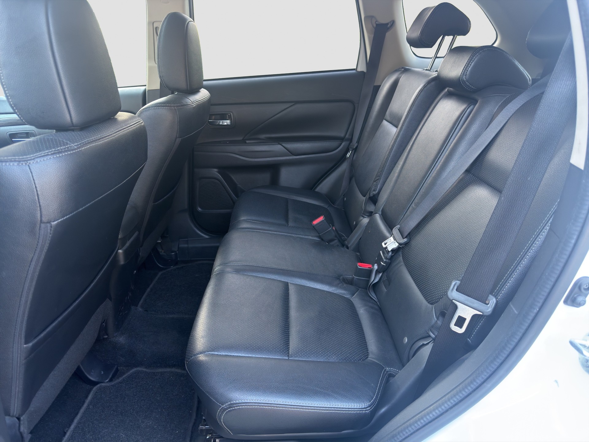 MITSUBISHI Outlander 2.2 DID Diamond 4WD Automatic-image-9