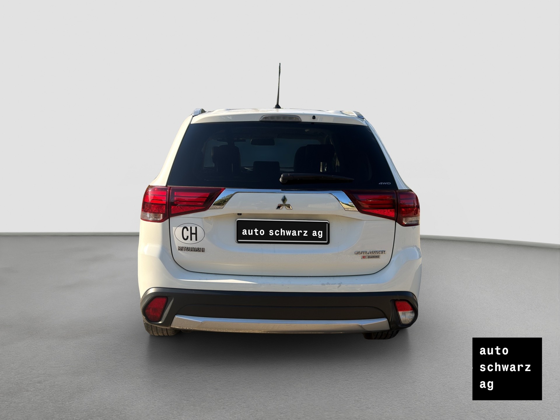 MITSUBISHI Outlander 2.2 DID Diamond 4WD Automatic-image-5