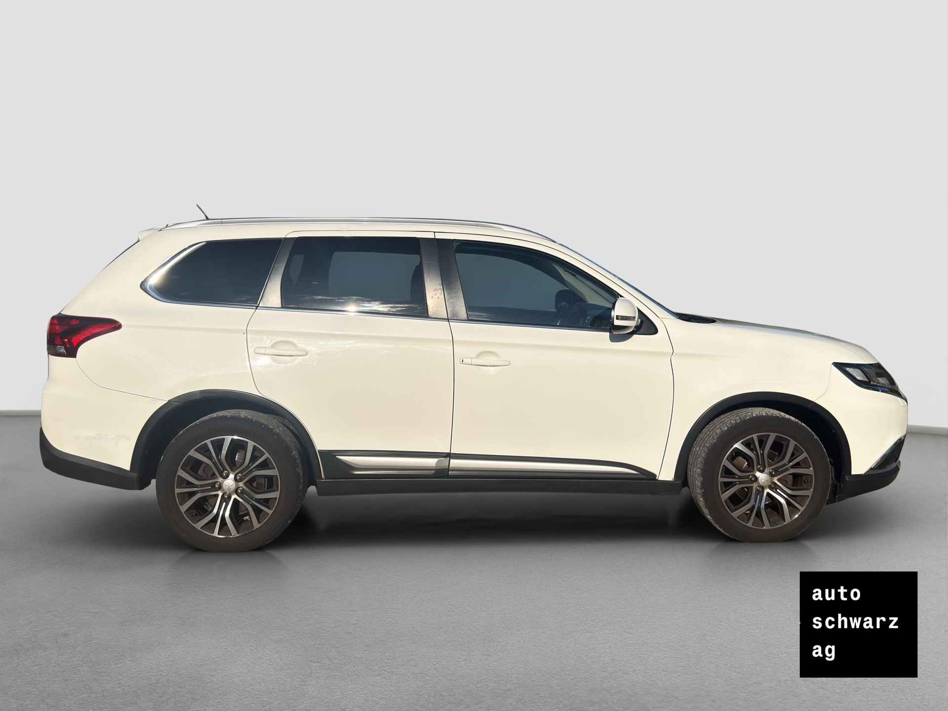 MITSUBISHI Outlander 2.2 DID Diamond 4WD Automatic-showroom-element-3