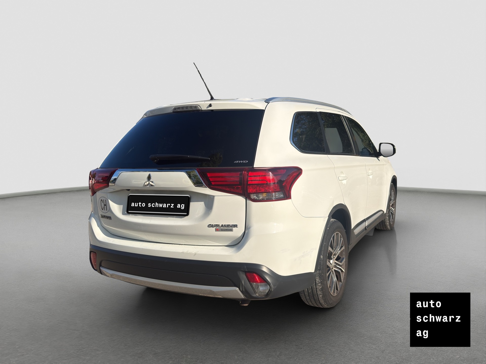 MITSUBISHI Outlander 2.2 DID Diamond 4WD Automatic-image-4