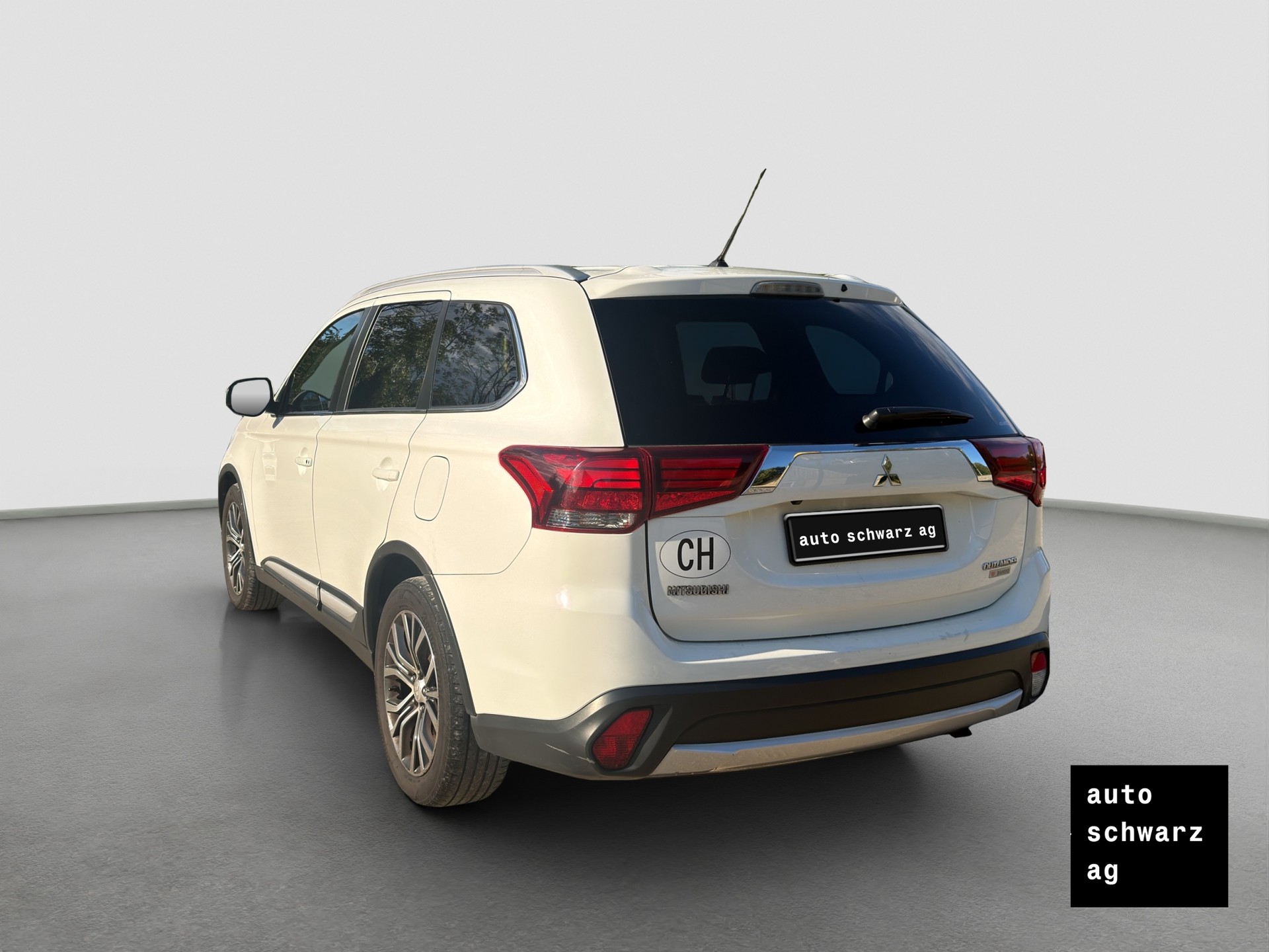 MITSUBISHI Outlander 2.2 DID Diamond 4WD Automatic-image-6