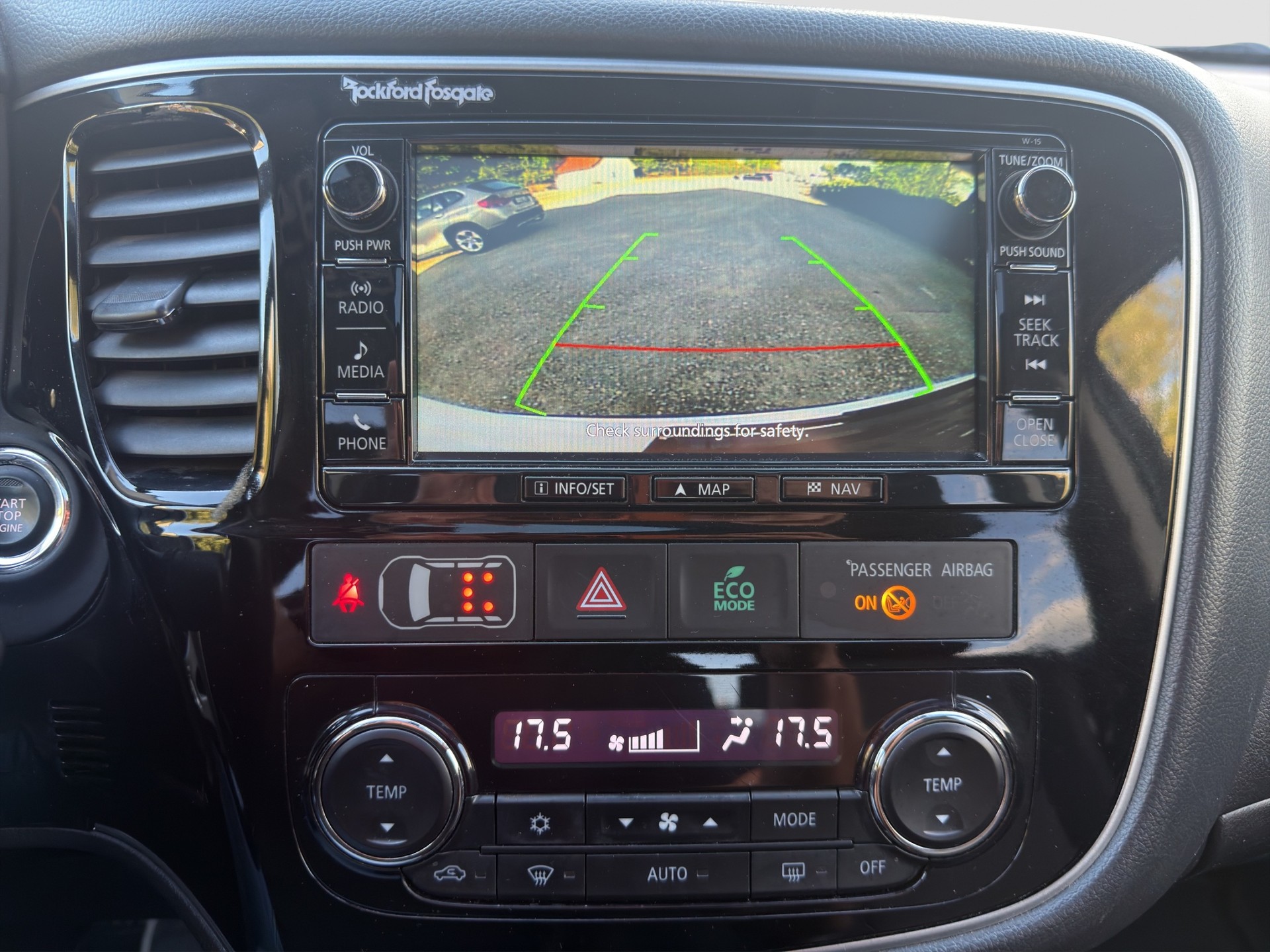 MITSUBISHI Outlander 2.2 DID Diamond 4WD Automatic-image-12
