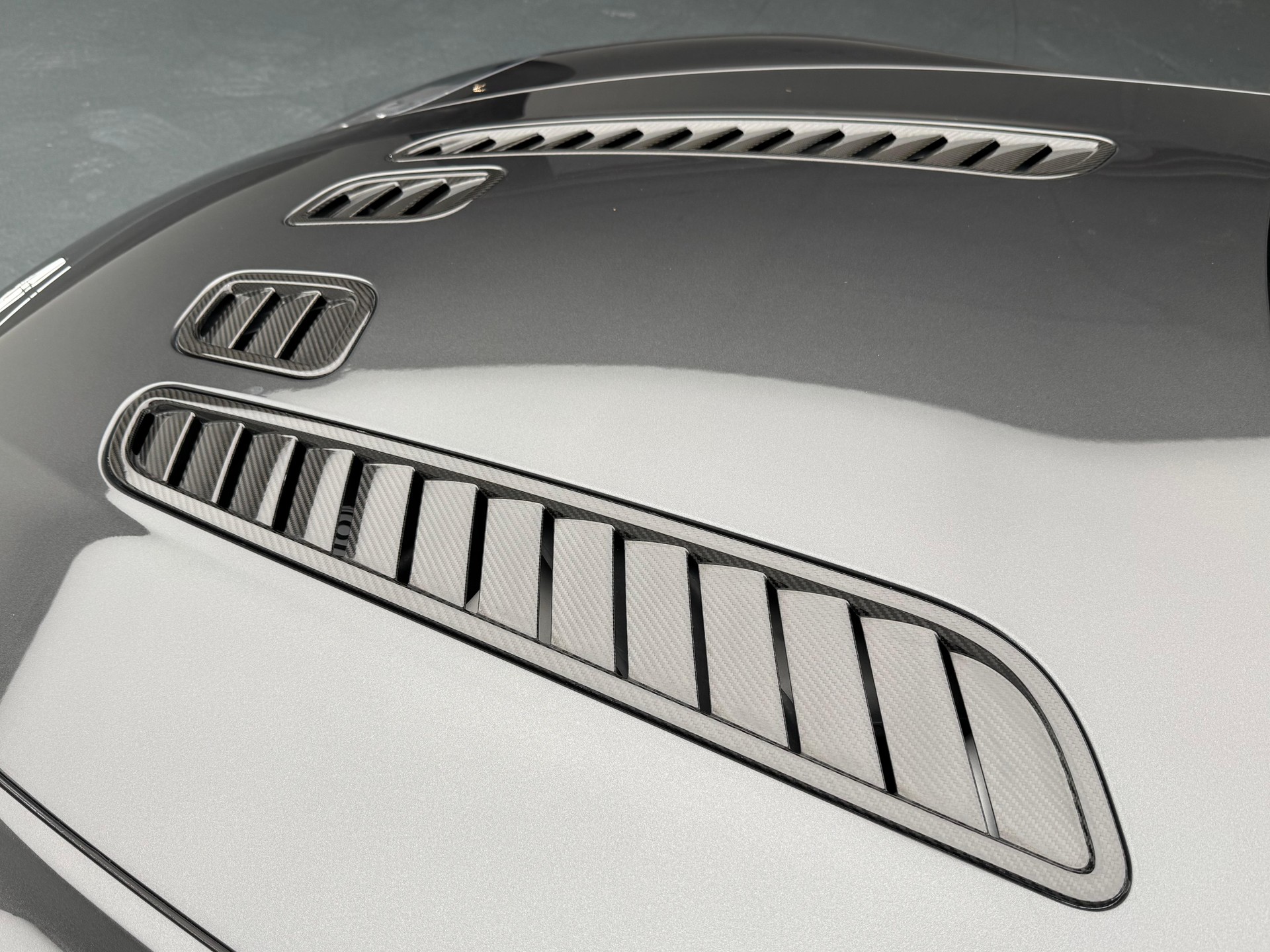 ASTON MARTIN V12 Vantage Coupé 6.0-image-9