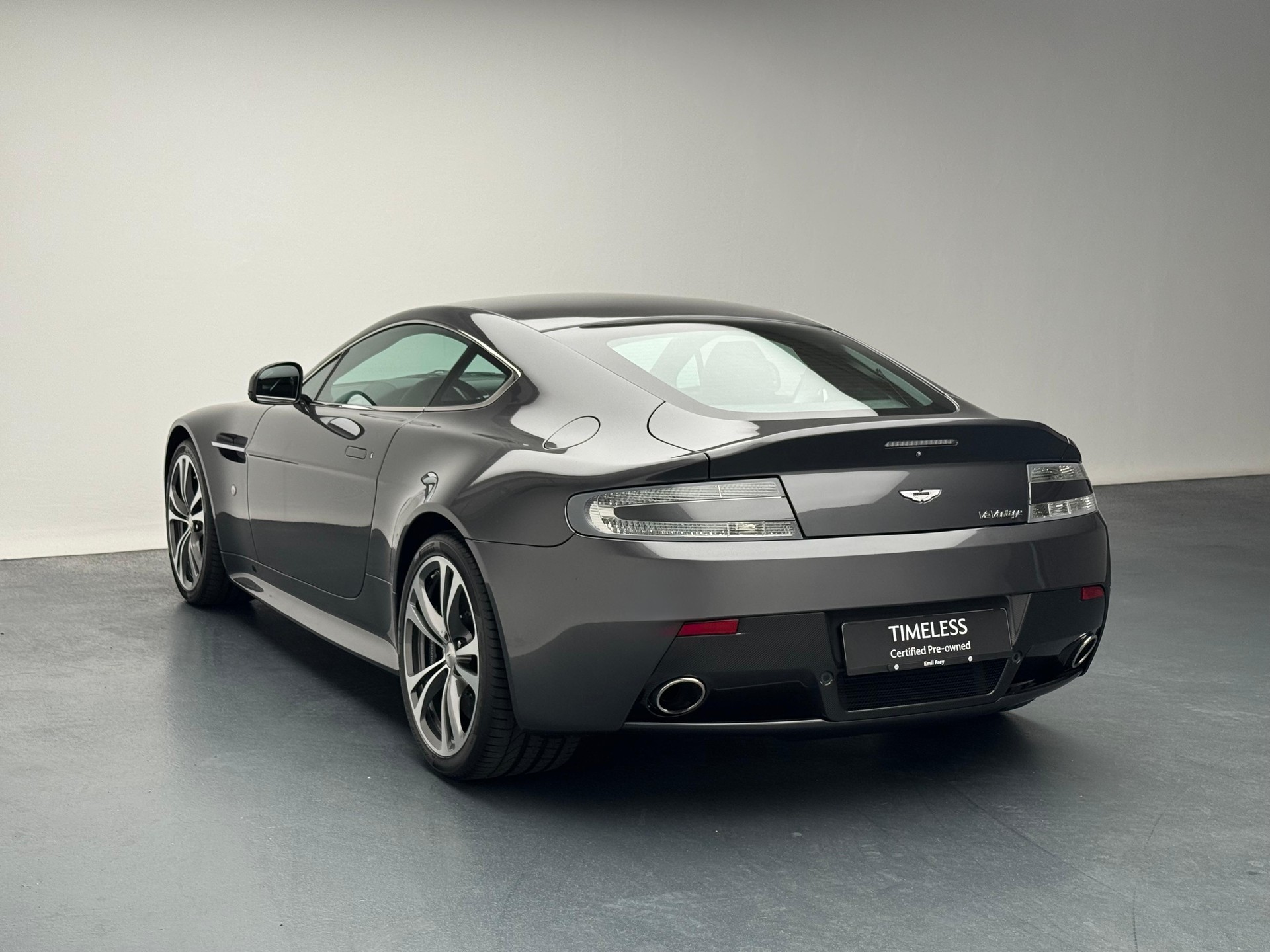 ASTON MARTIN V12 Vantage Coupé 6.0-showroom-element-1