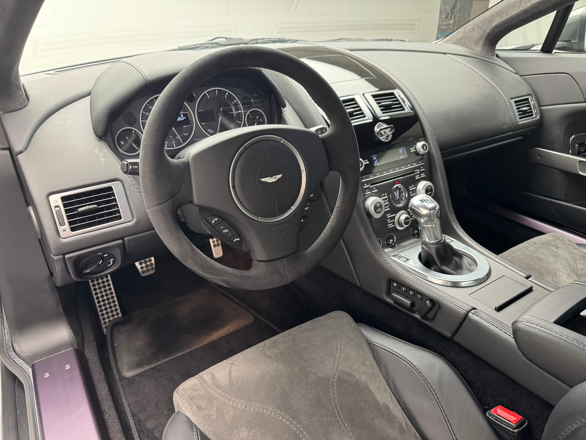 ASTON MARTIN V12 Vantage Coupé 6.0-showroom-element-2