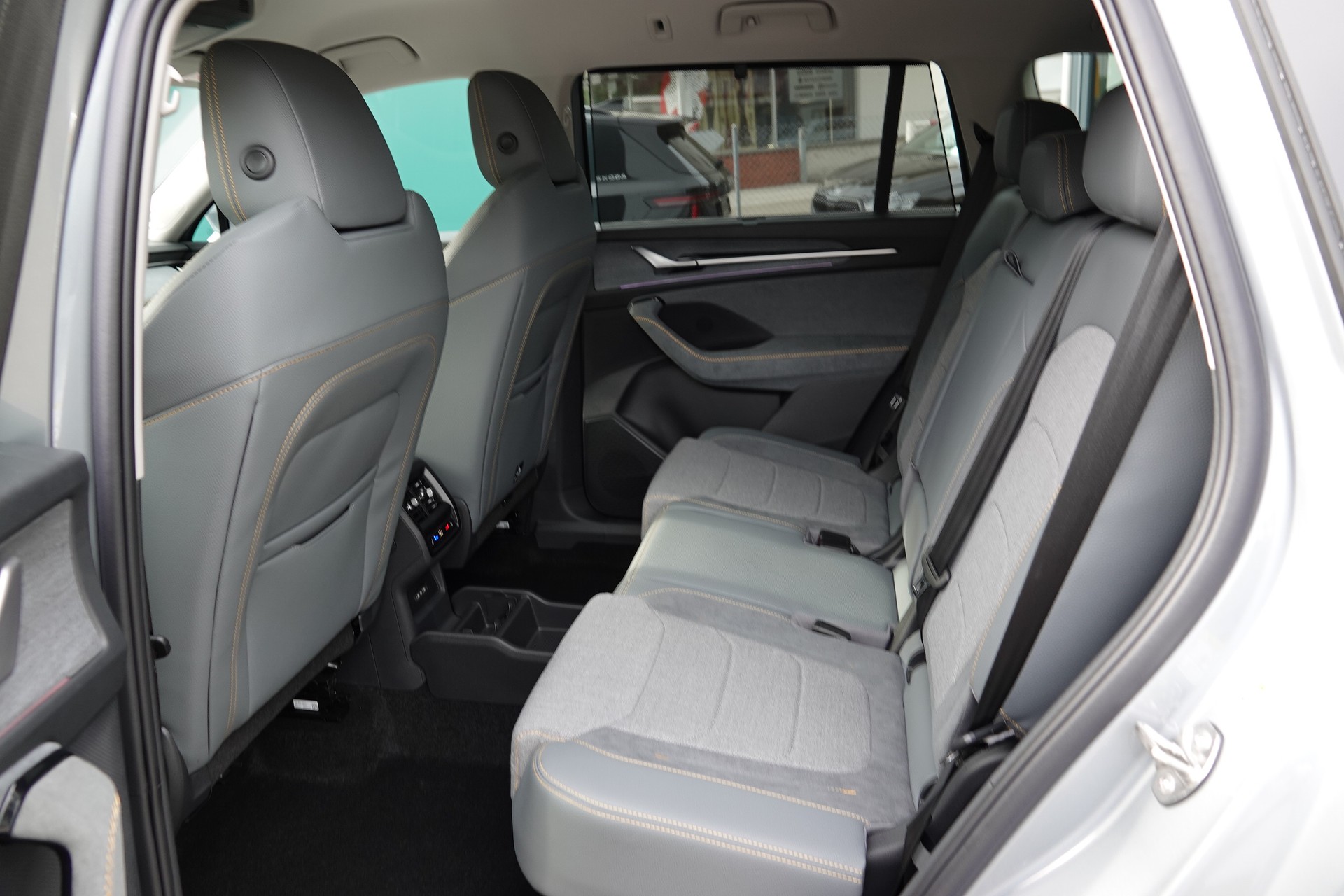 SKODA Kodiaq 2.0 TSI Dynamic-image-12