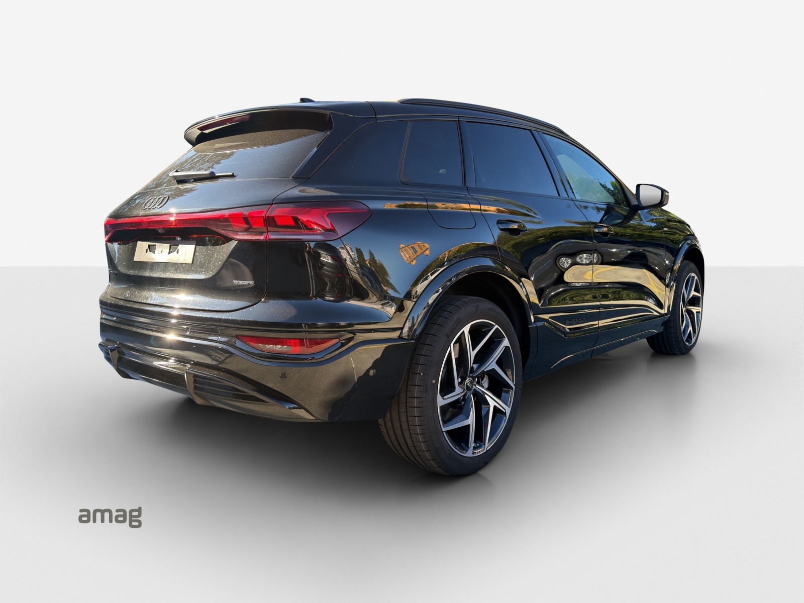 AUDI Q6 e-tron quattro-image-4